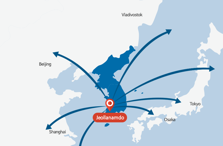 Jeollanamdo is located in the southwestern part of Korea in Northeast Asia. Jeollanam-do faces China to the west across the ocean, while facing Japan to the east and south, which makes it a hub of Northeast Asia, a starting point of Europe and Asia, and a gateway towards the Pacific Ocean.