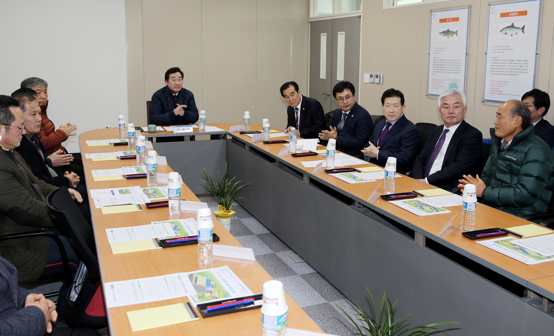 이낙연 도지사 바다송어 산업연구센터 방문2
