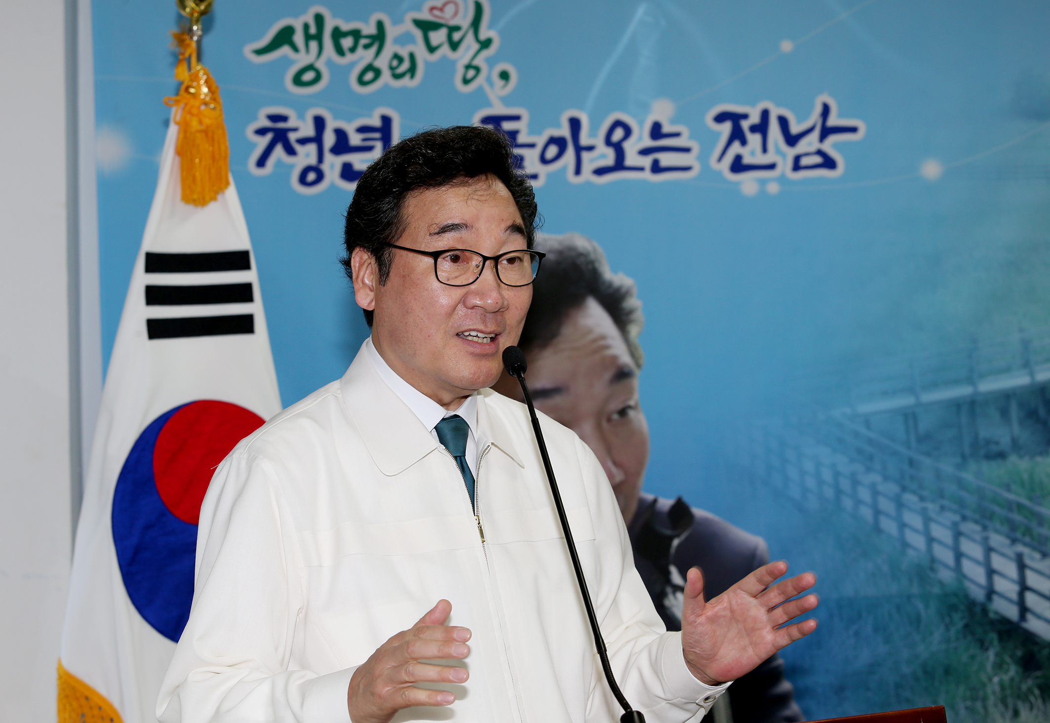 이낙연지사 마을 공동급식소방문및 주요 현안 , 건의사항 청취와 참석자와의 대화2