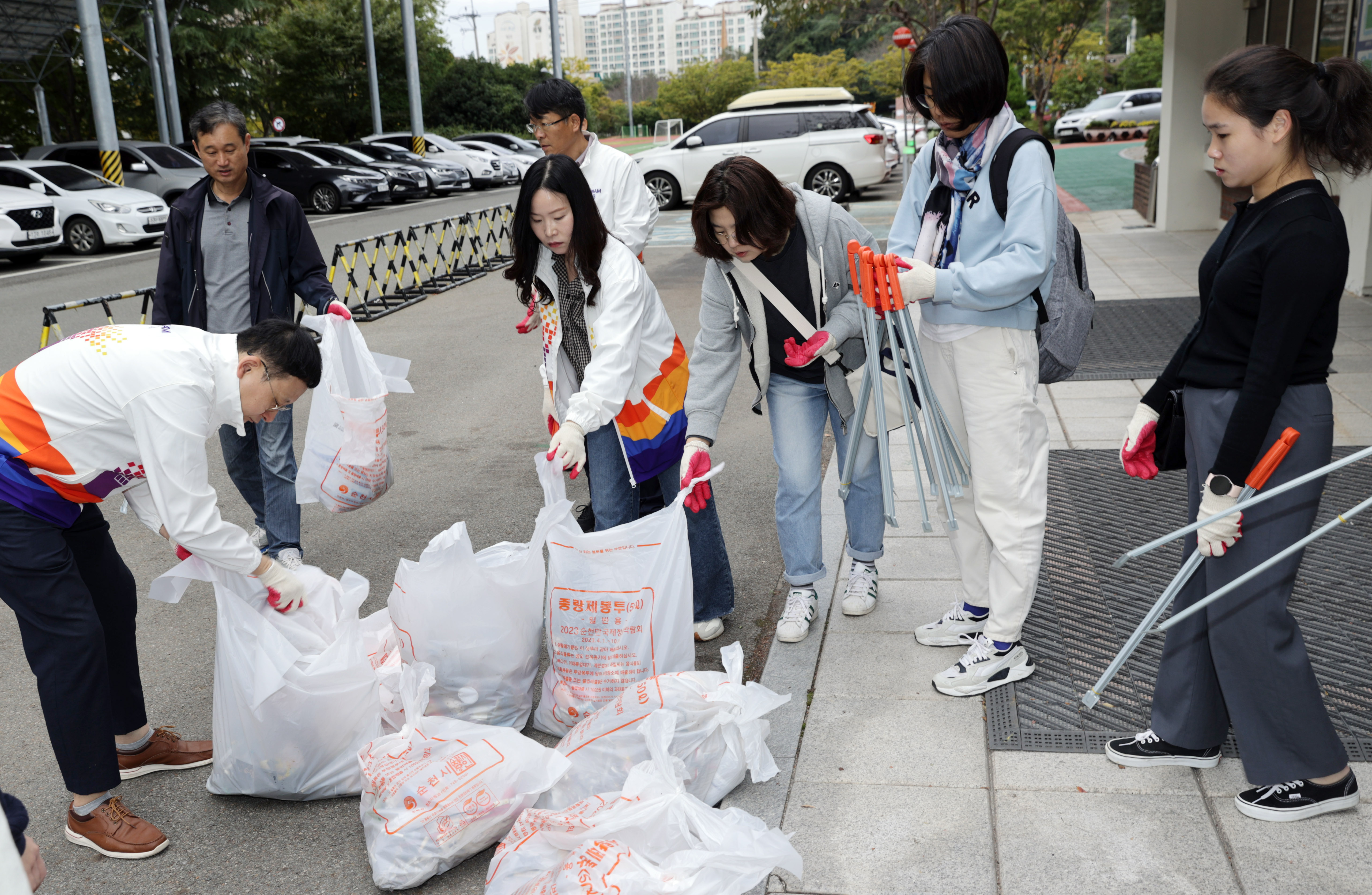 전라남도 동부지역본부 전국체전 성공개최 기원 쓰담걷기 봉사활동 실시2