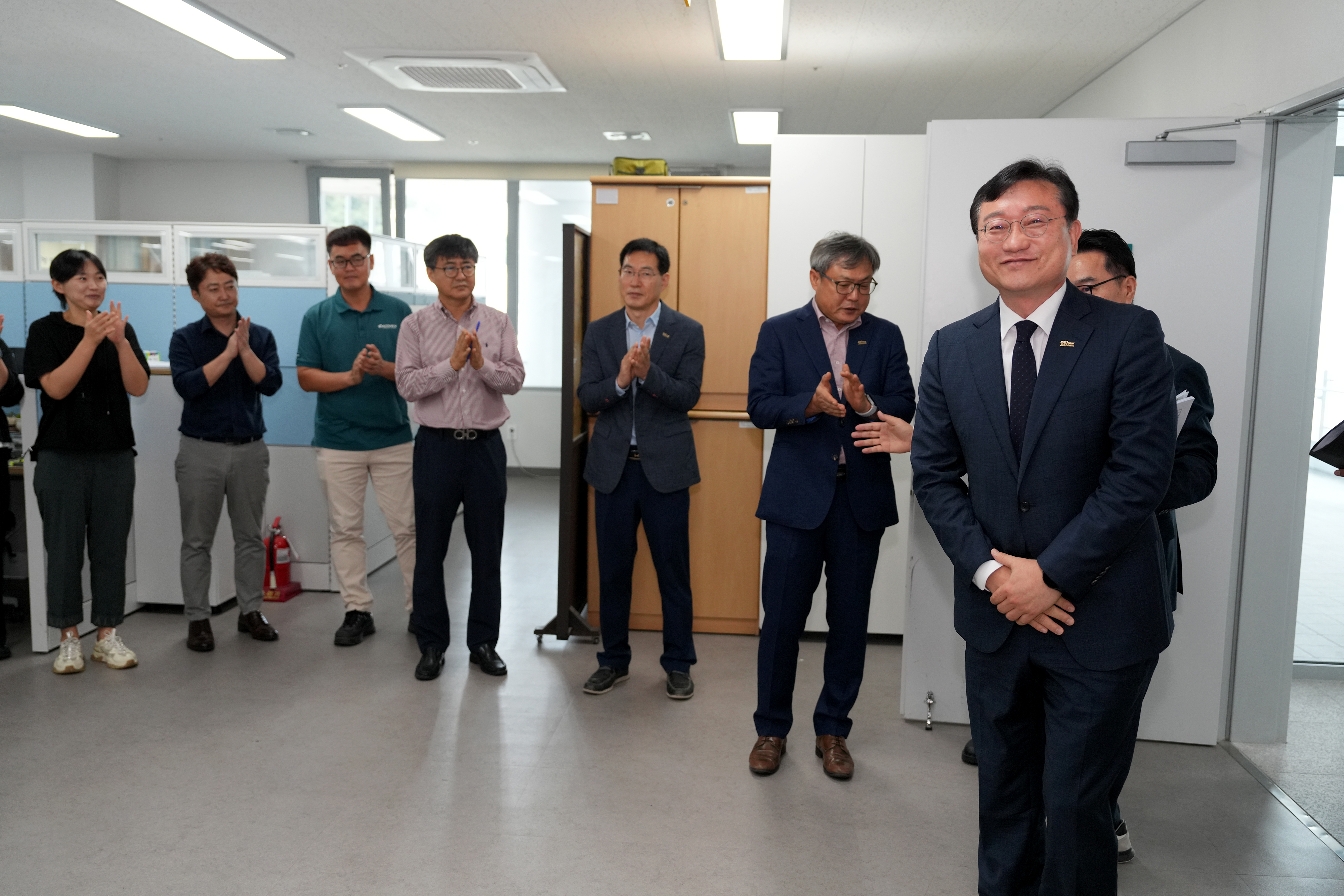 행정부지사 명창환, 동부지역본부 직원들과 이임인사3