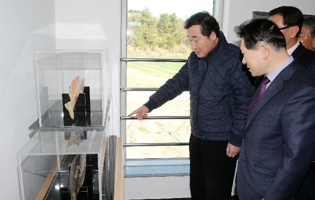 이낙연 도지사 바다송어 산업연구센터 방문