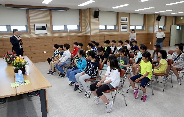 순천 율산초  전남동부지역본부 견학및 지성배사진전 관람