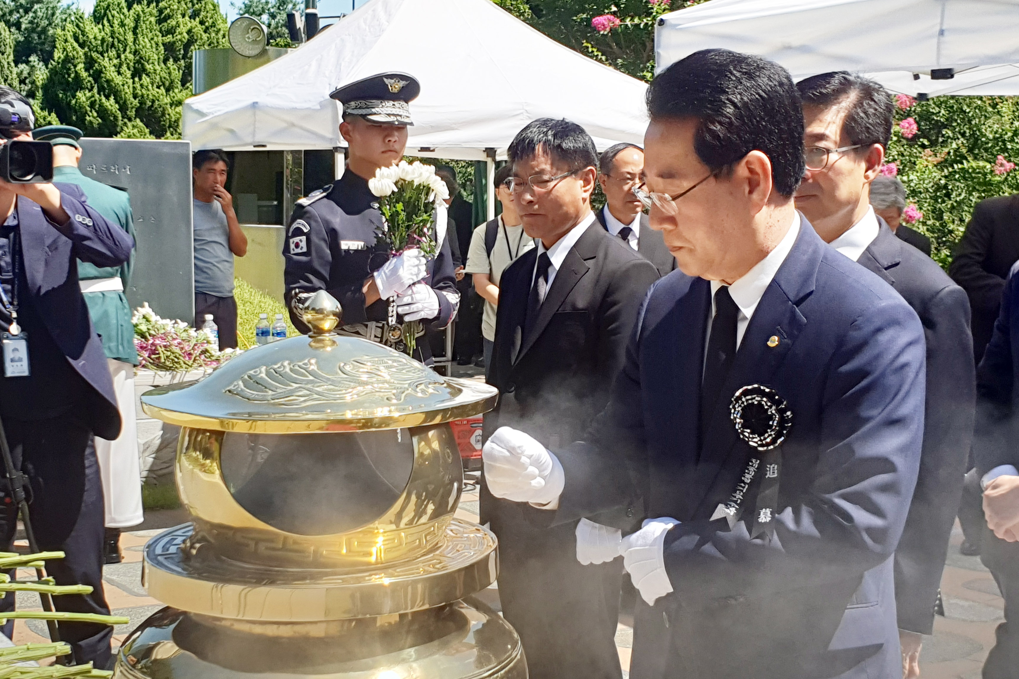 김대중대통령 서거9주기 공식 추모행사에서 헌화, 분향2