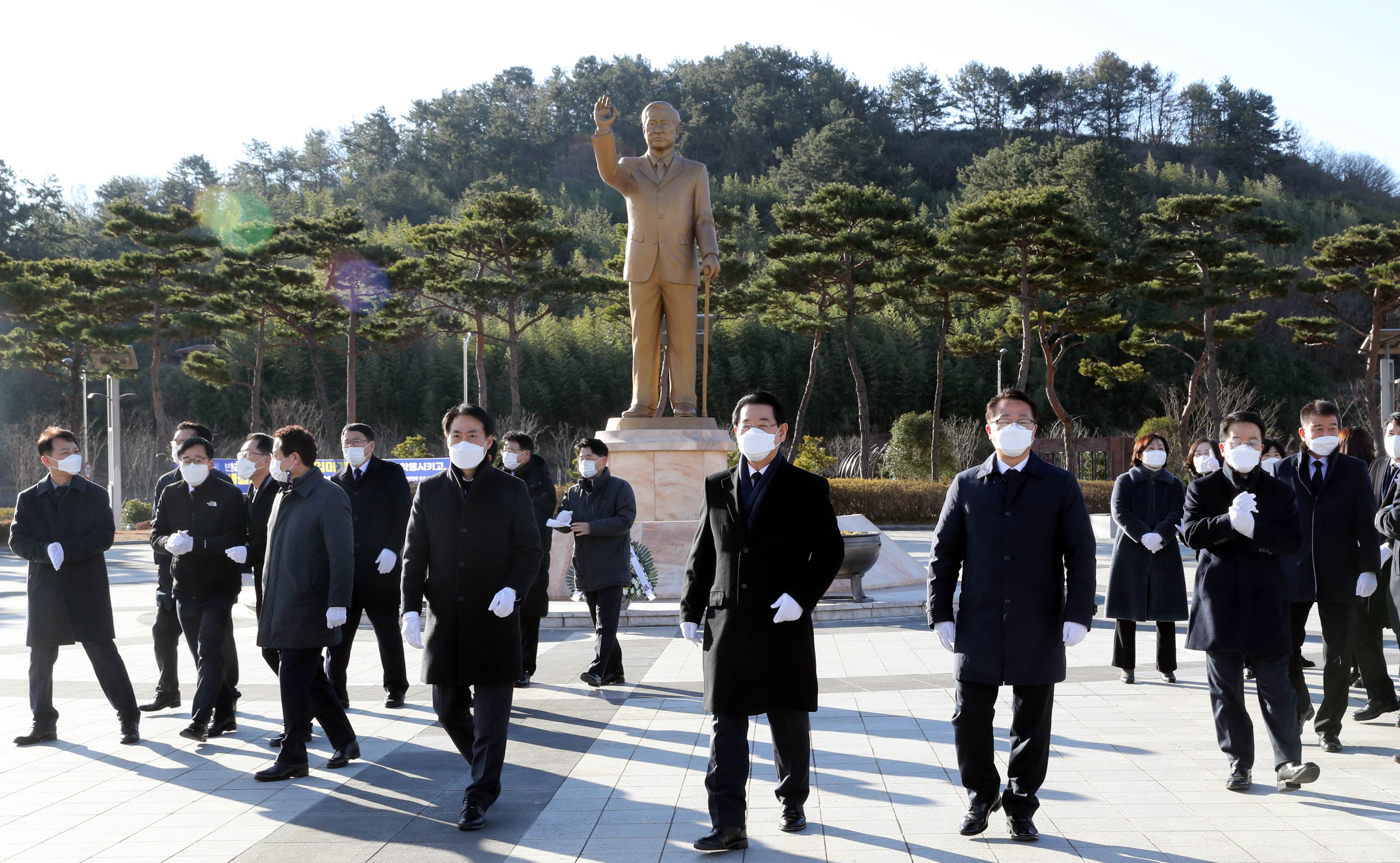 무안 남악 故김대중동상 참배6