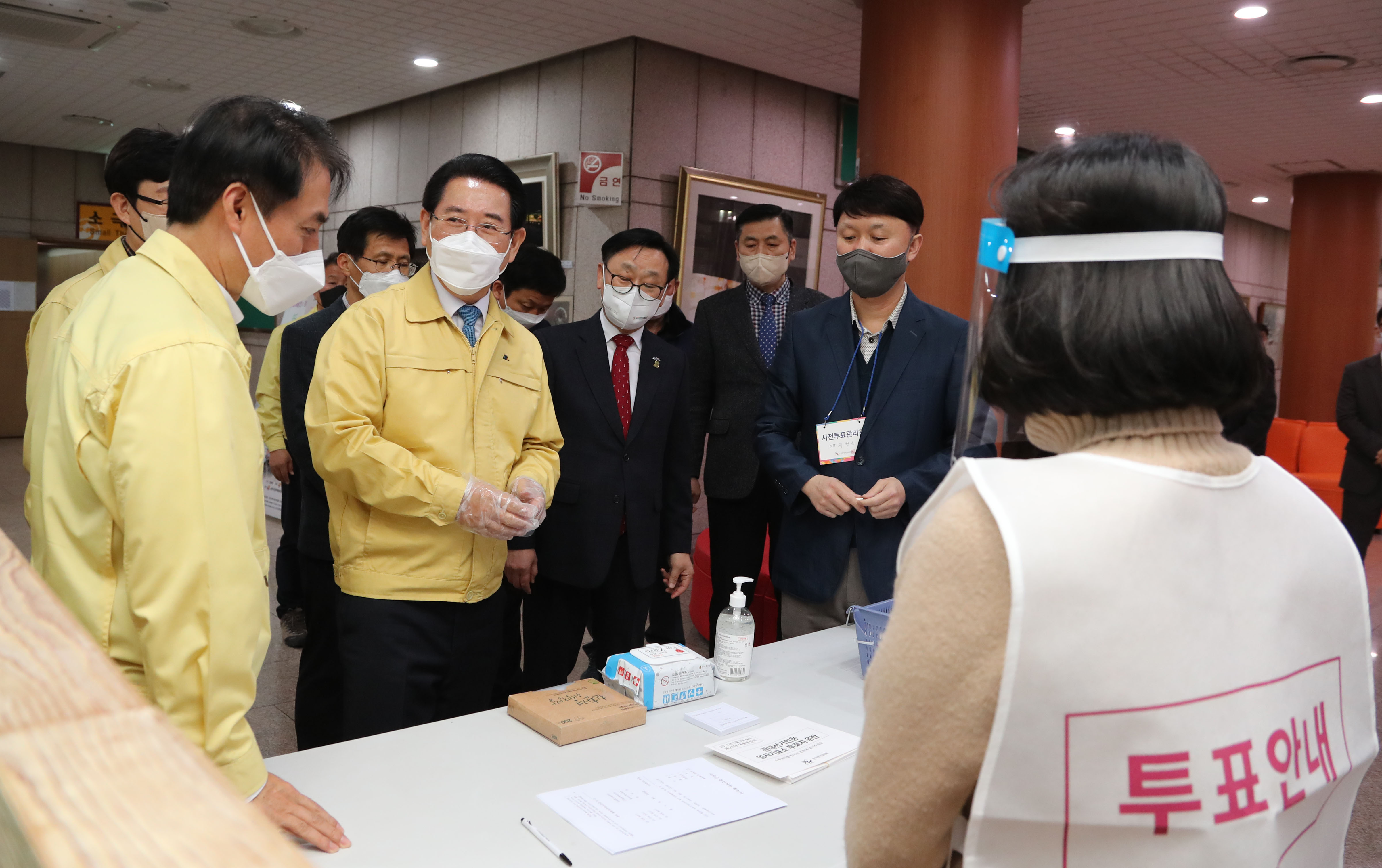 제20대 대통령선거 사전투표소 방역 점검4