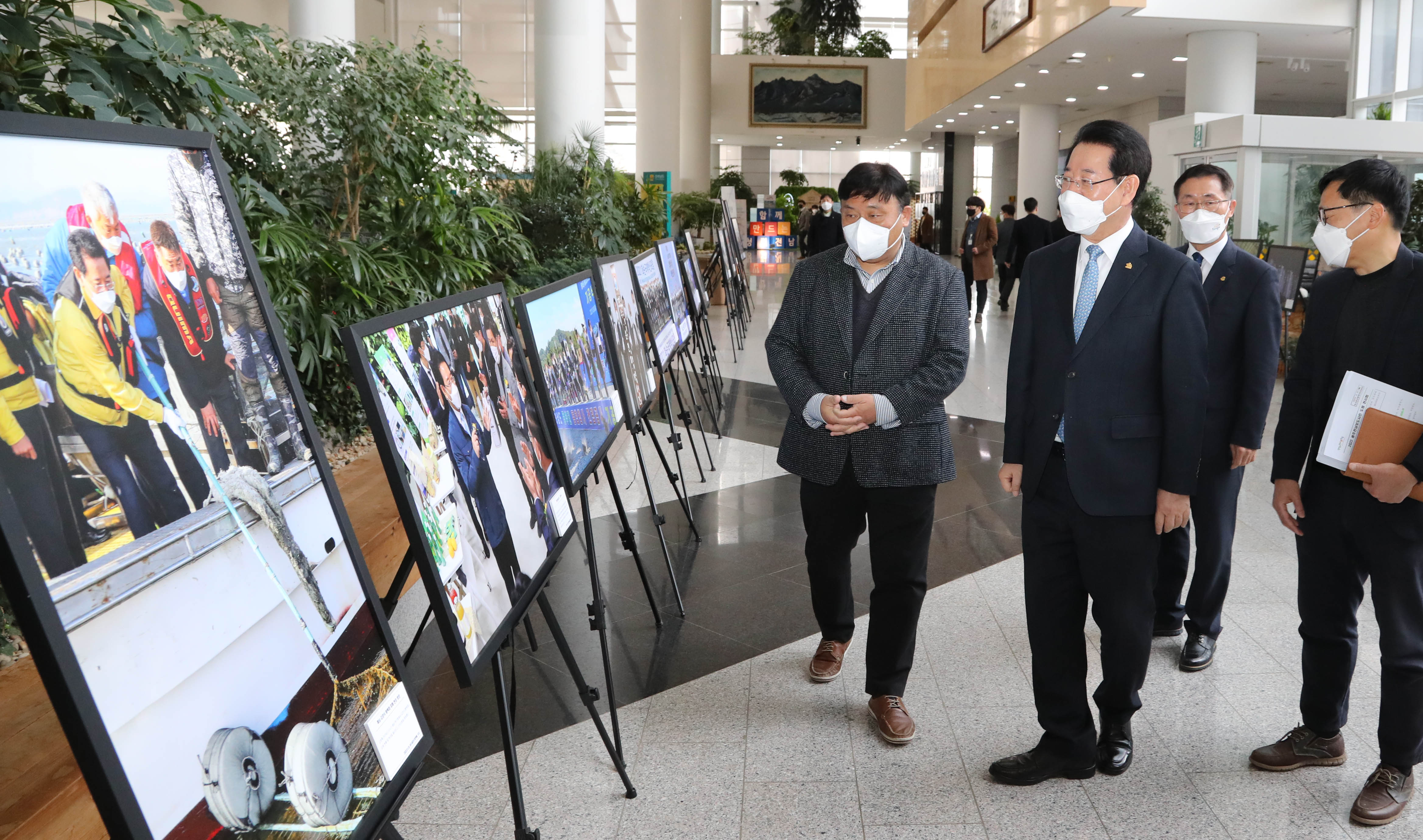 2022광주·전남보도사진전 ‘현장의 눈빛’ 관람1