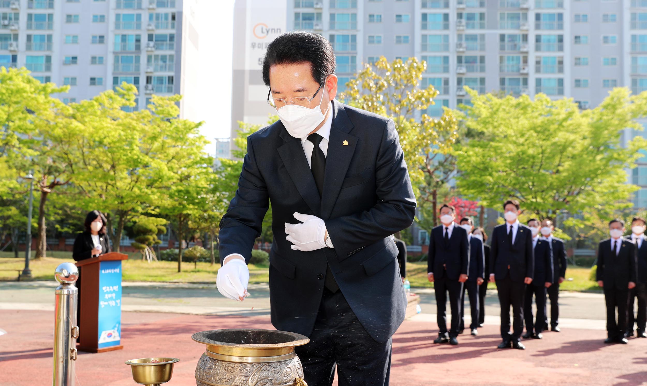 4ㆍ19혁명 제62주년 기념 참배1