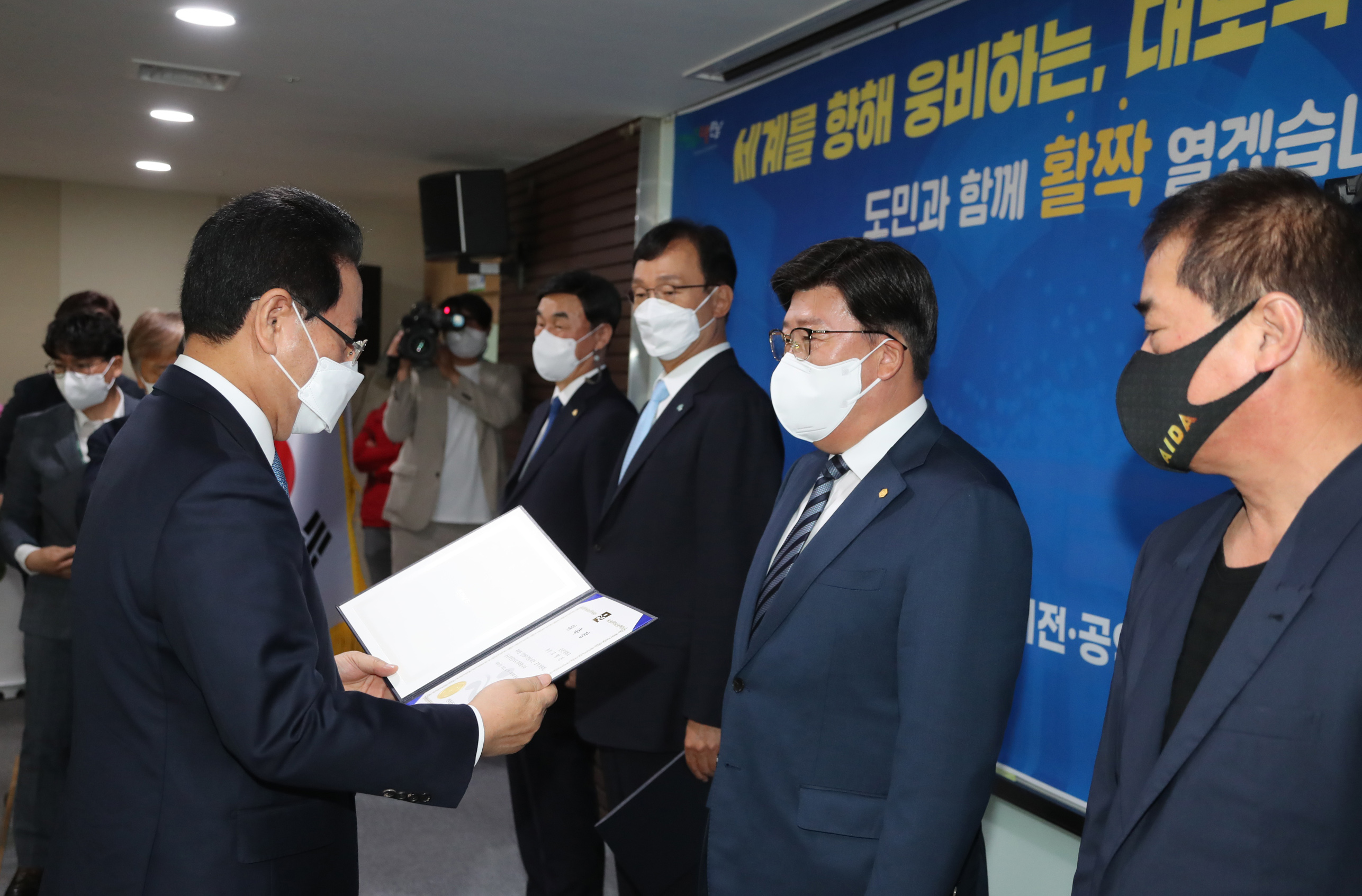민선8기 비전·공약 위원회 위촉장 수여1