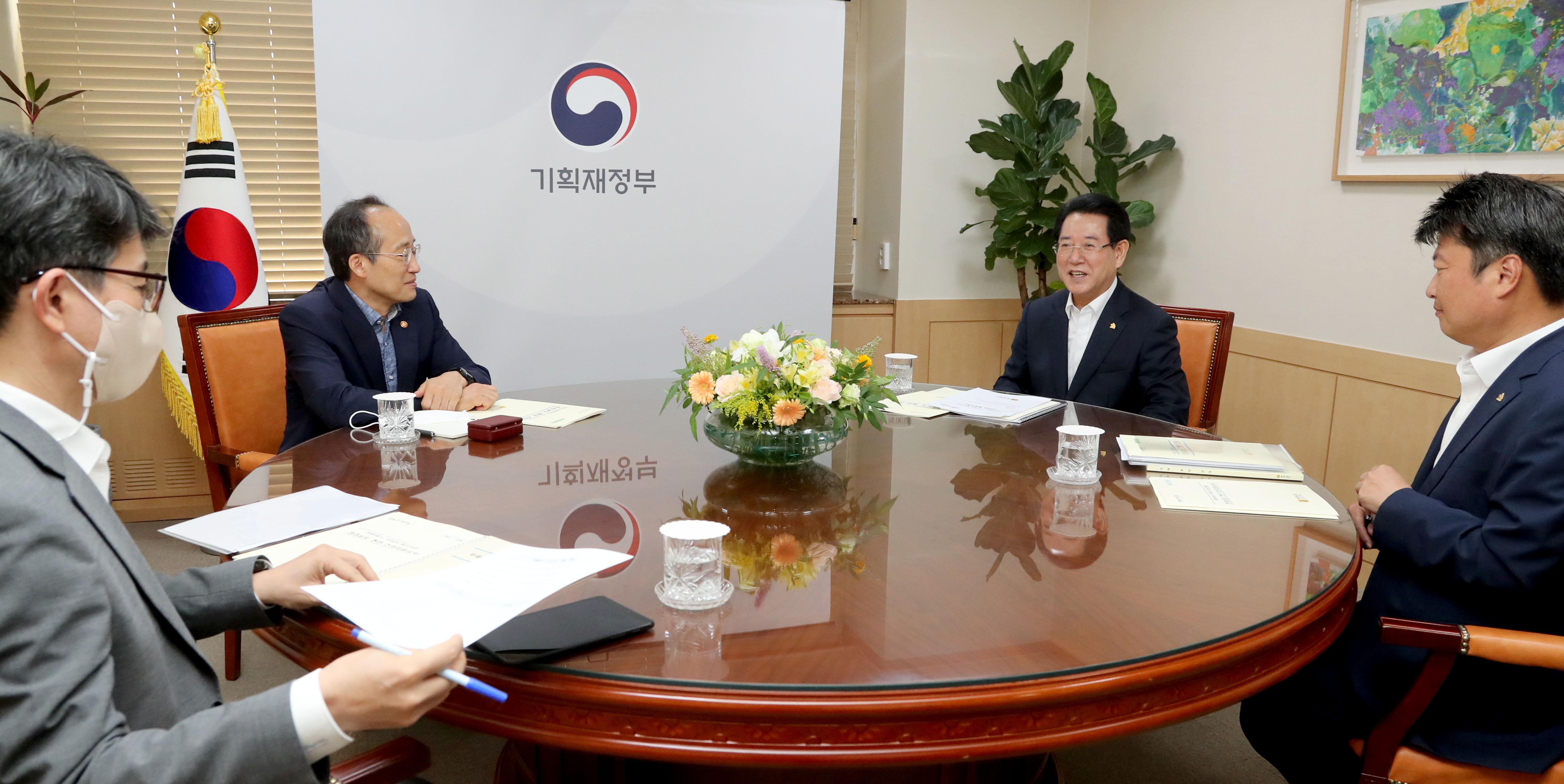 경제부총리-시·도지사 예산협의회 참석3