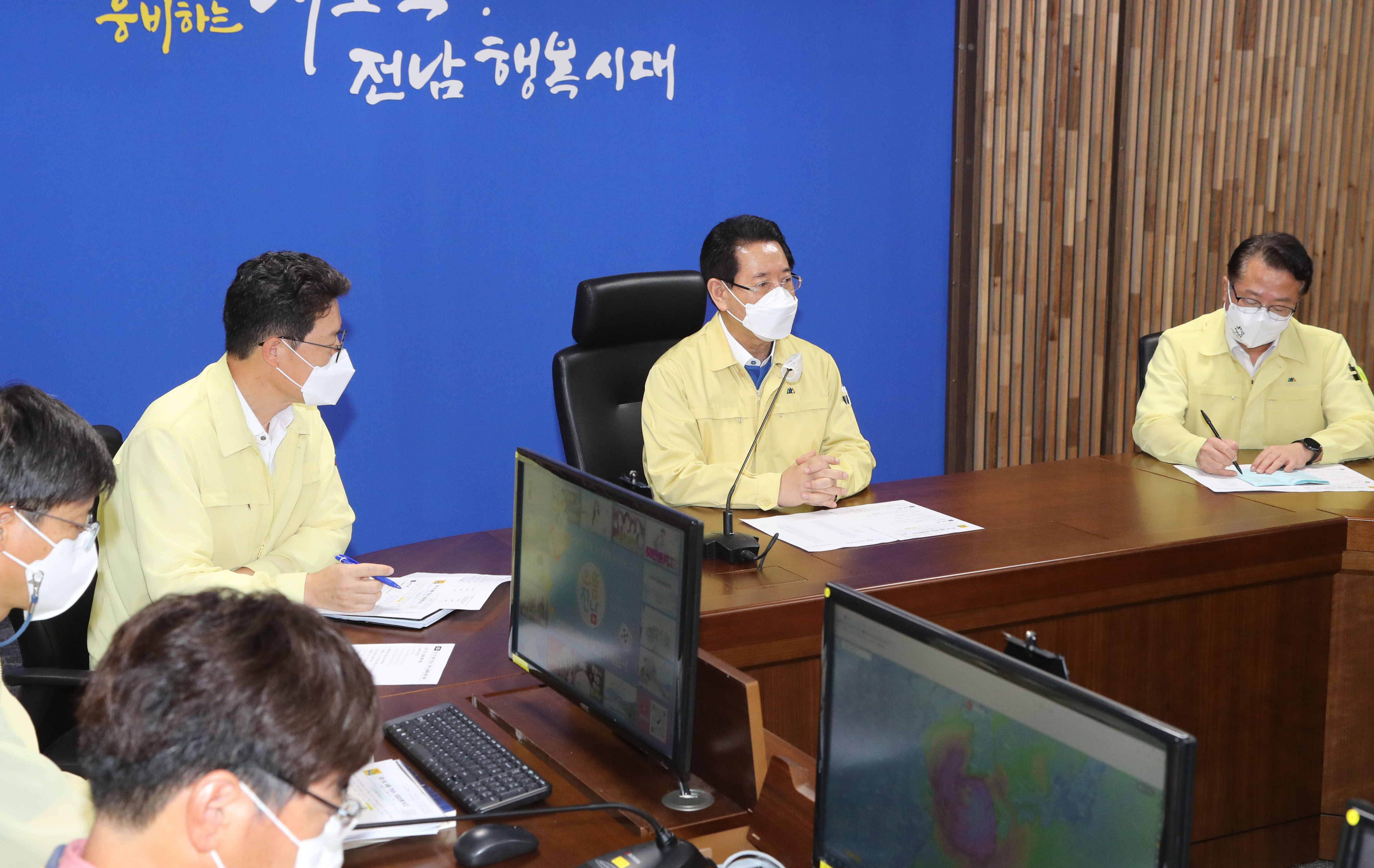 태풍 대비 재난안전상황실 비상근무 공직자 격려3