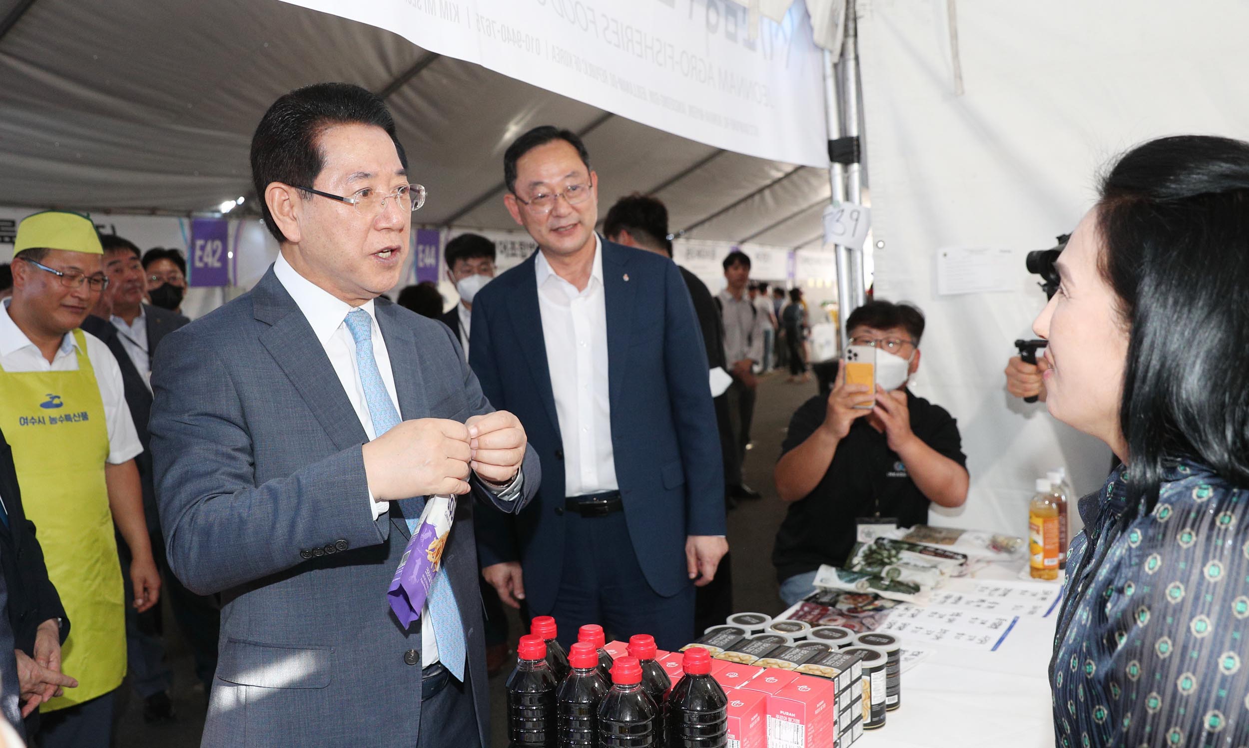 제49회 LA한인축제 개막식 전남농수산물 판매부스 방문4