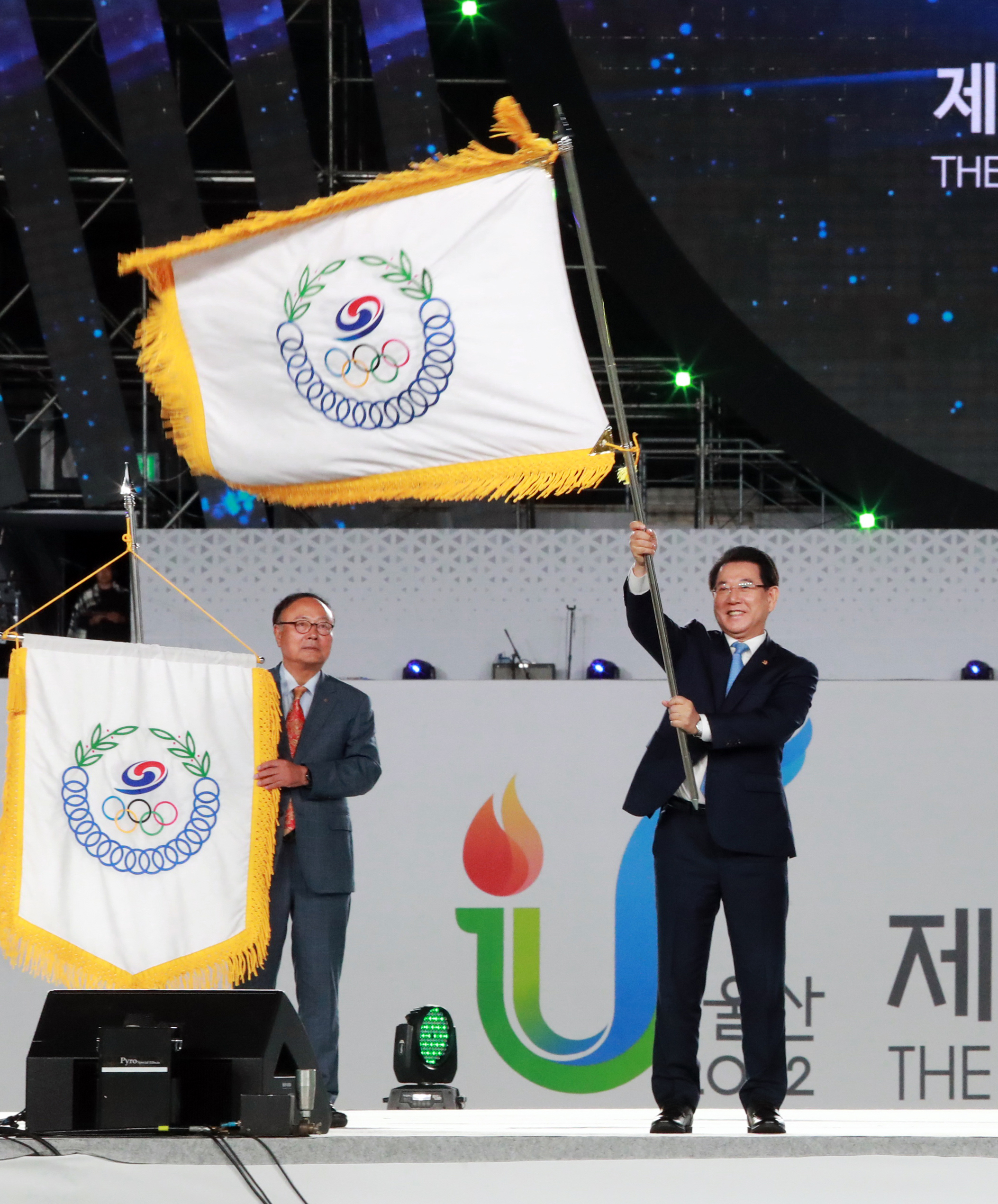 전국체육대회 대회기 인수2