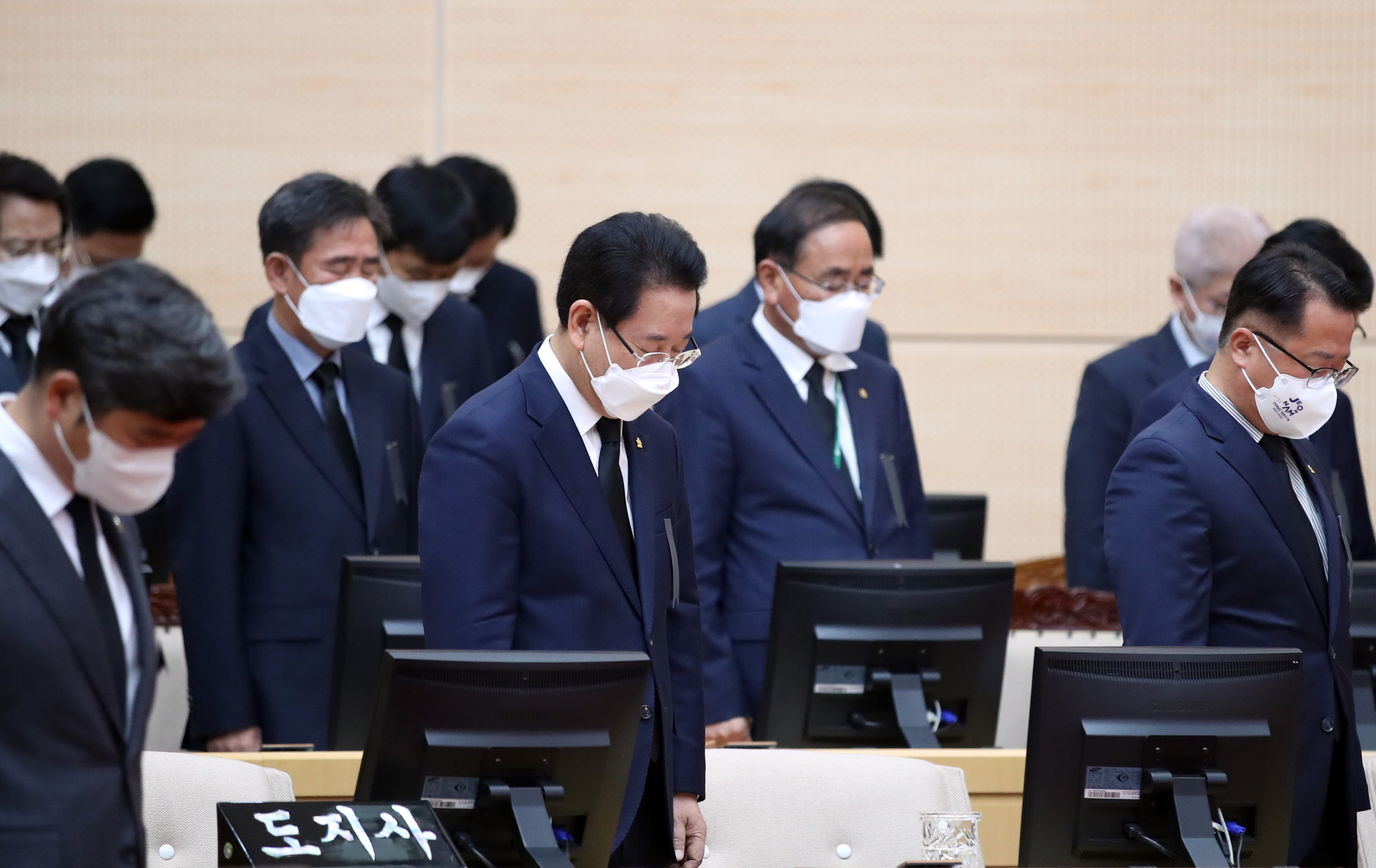 이태원 사고 애도 묵념1