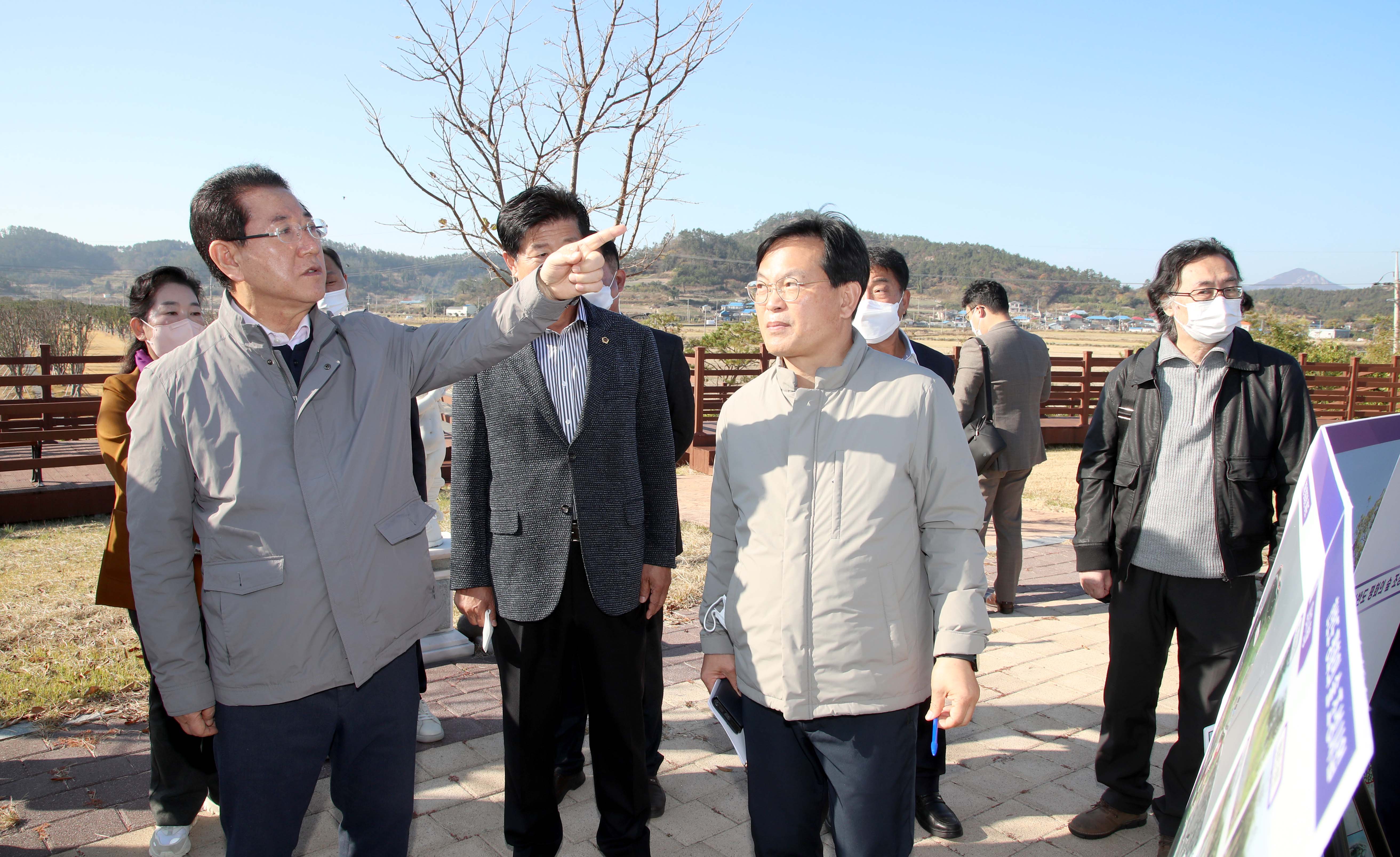 신안 한반도 평화의 숲 조성 현장 방문5