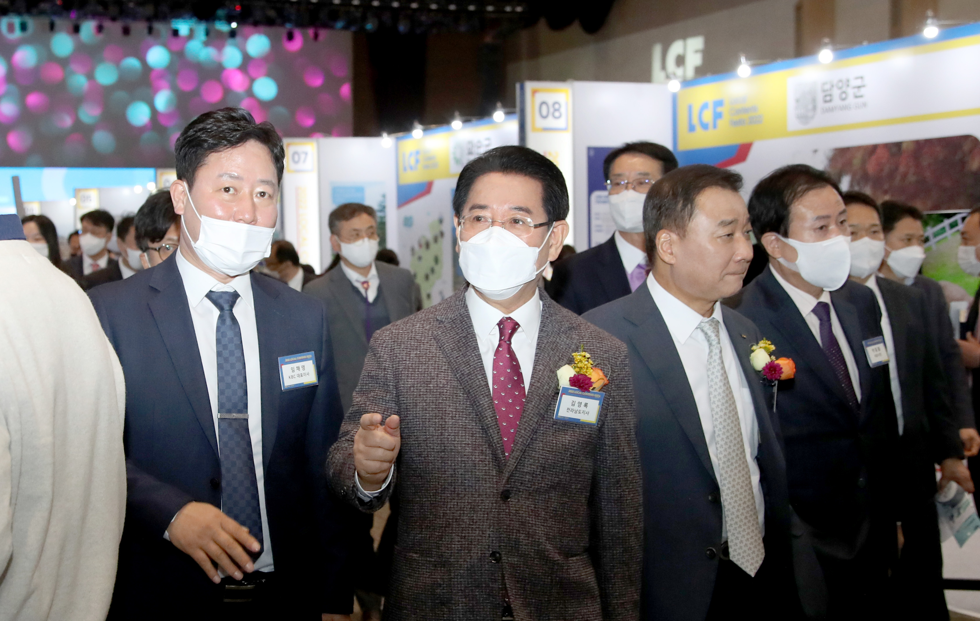 2022 로컬 콘텐츠 페스타 전남방문의 해 홍보관 둘러보는 도지사3