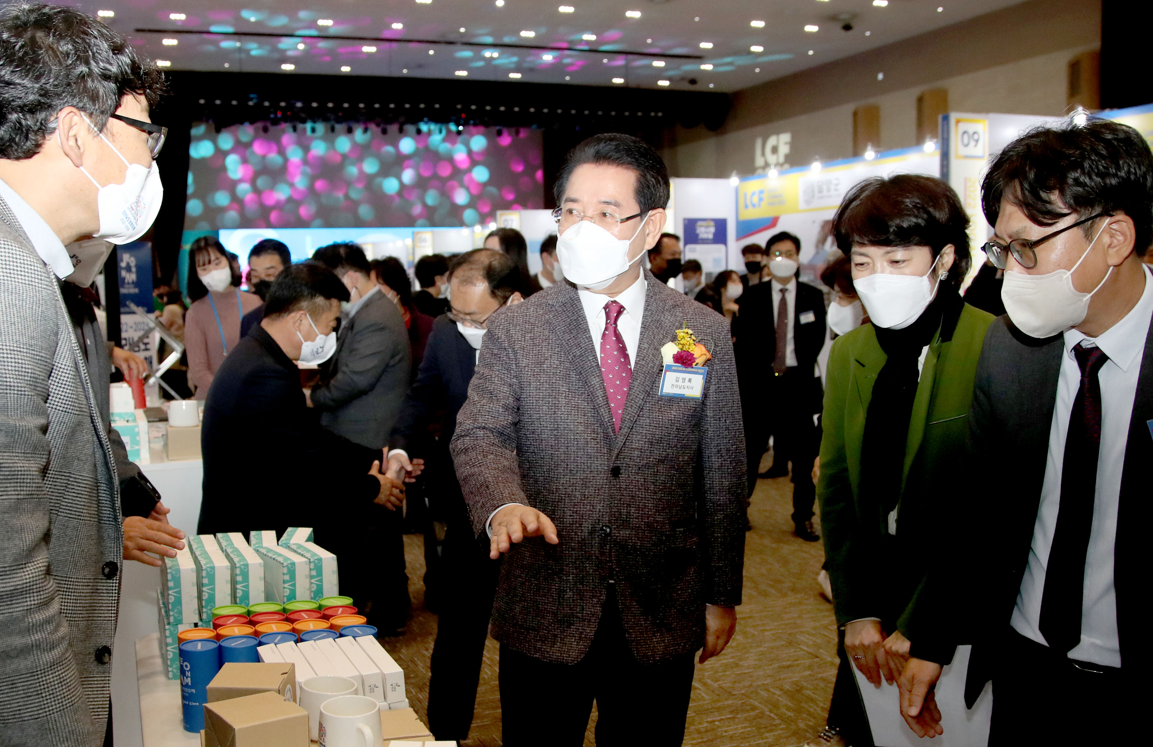 2022 로컬 콘텐츠 페스타 전남방문의 해 홍보관 둘러보는 도지사4