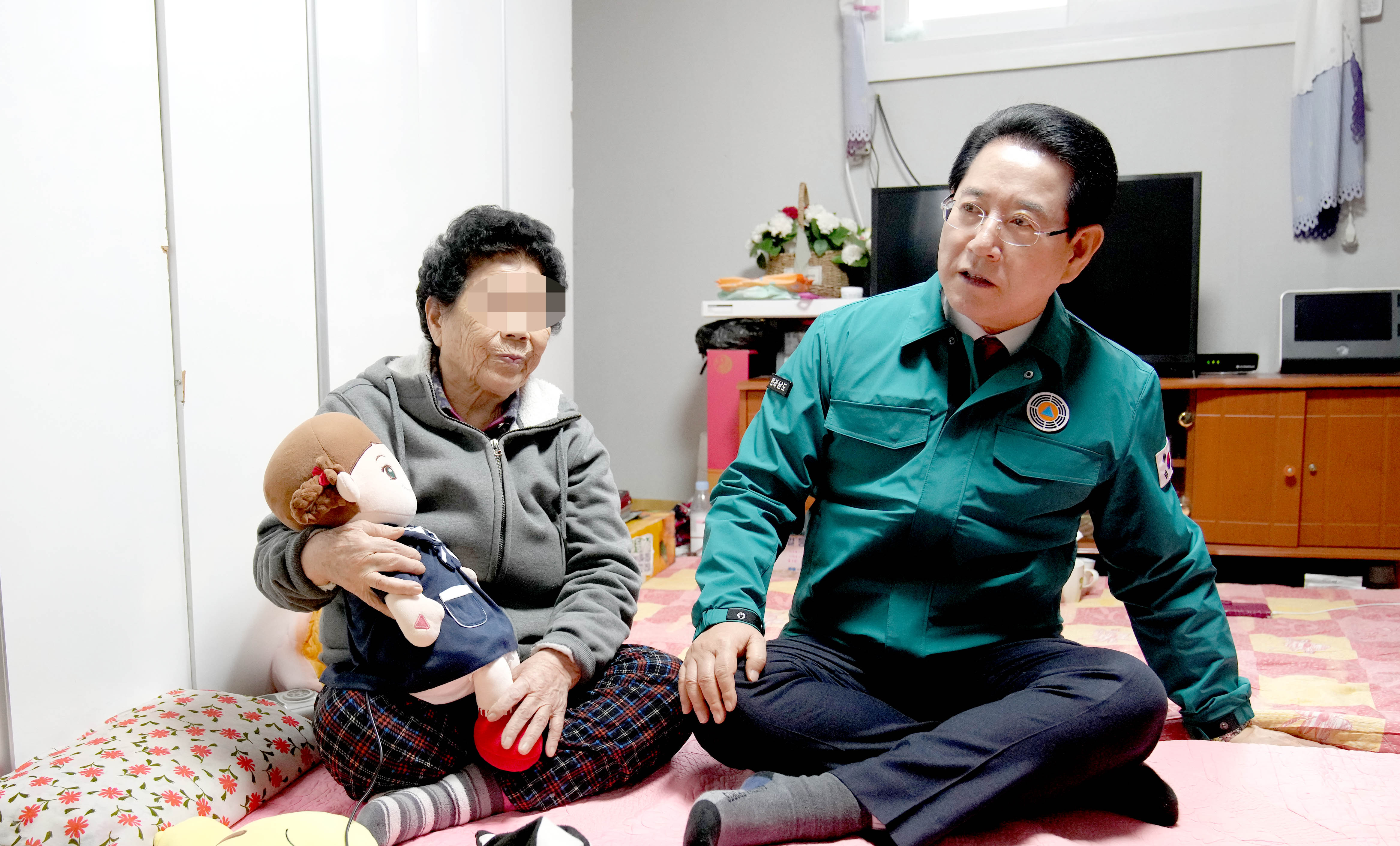 취약계층 겨울나기 현장 방문(AI 반려로봇 독거노인 보급 가구)4