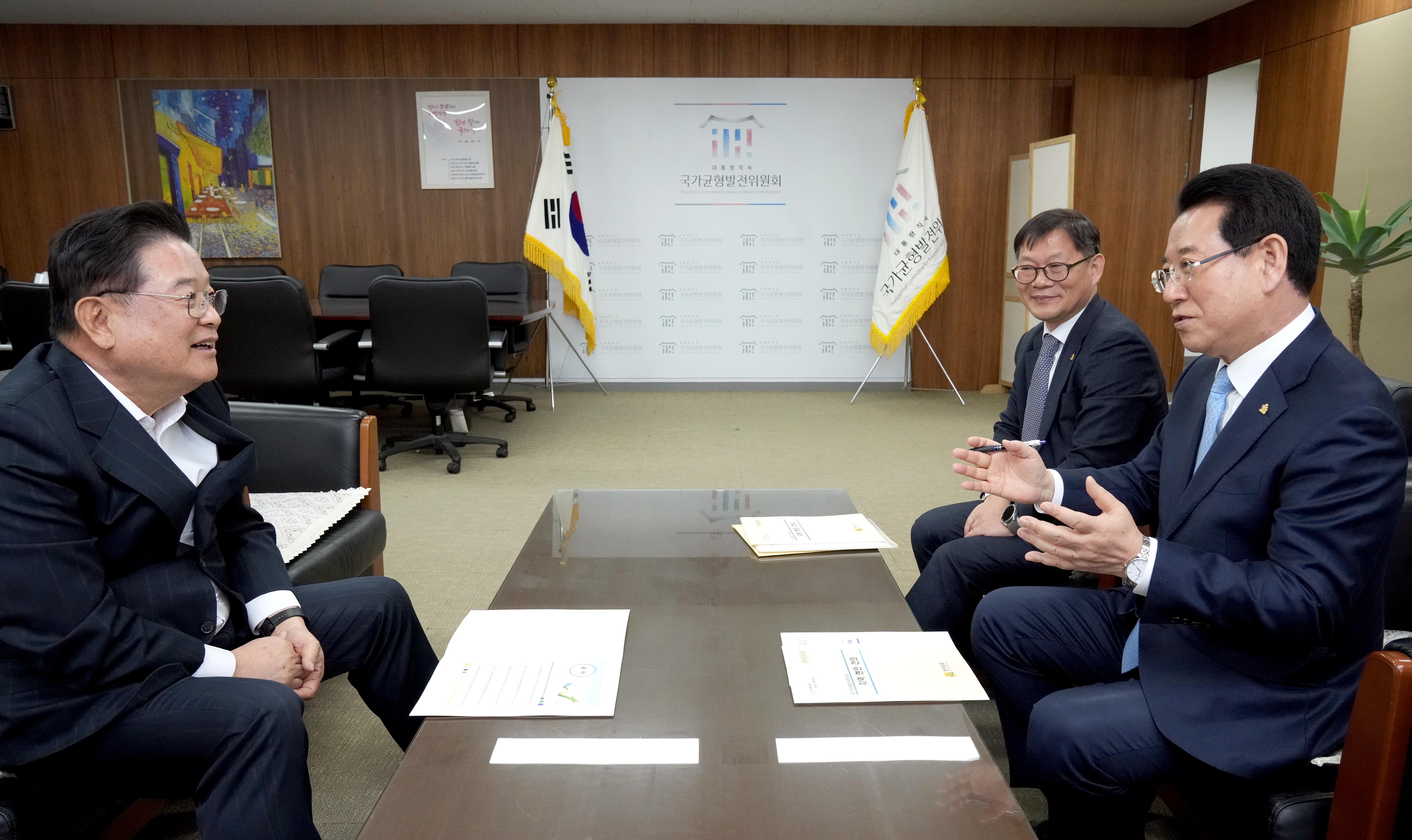 우동기 국가균형발전위원장 만나 지역 현안 건의2