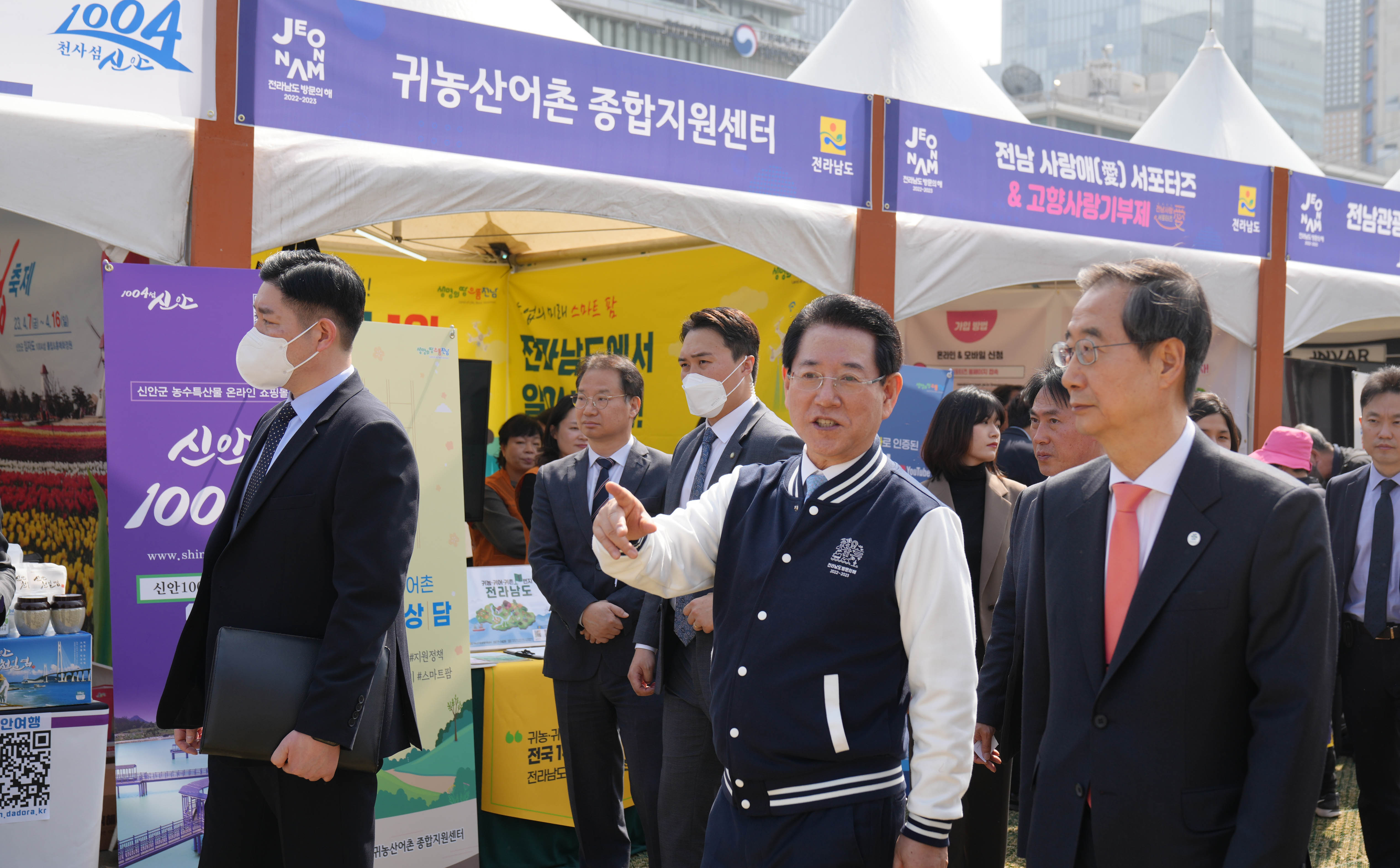 전남 관광 홍보관 부스 둘러보는 한덕수 총리4