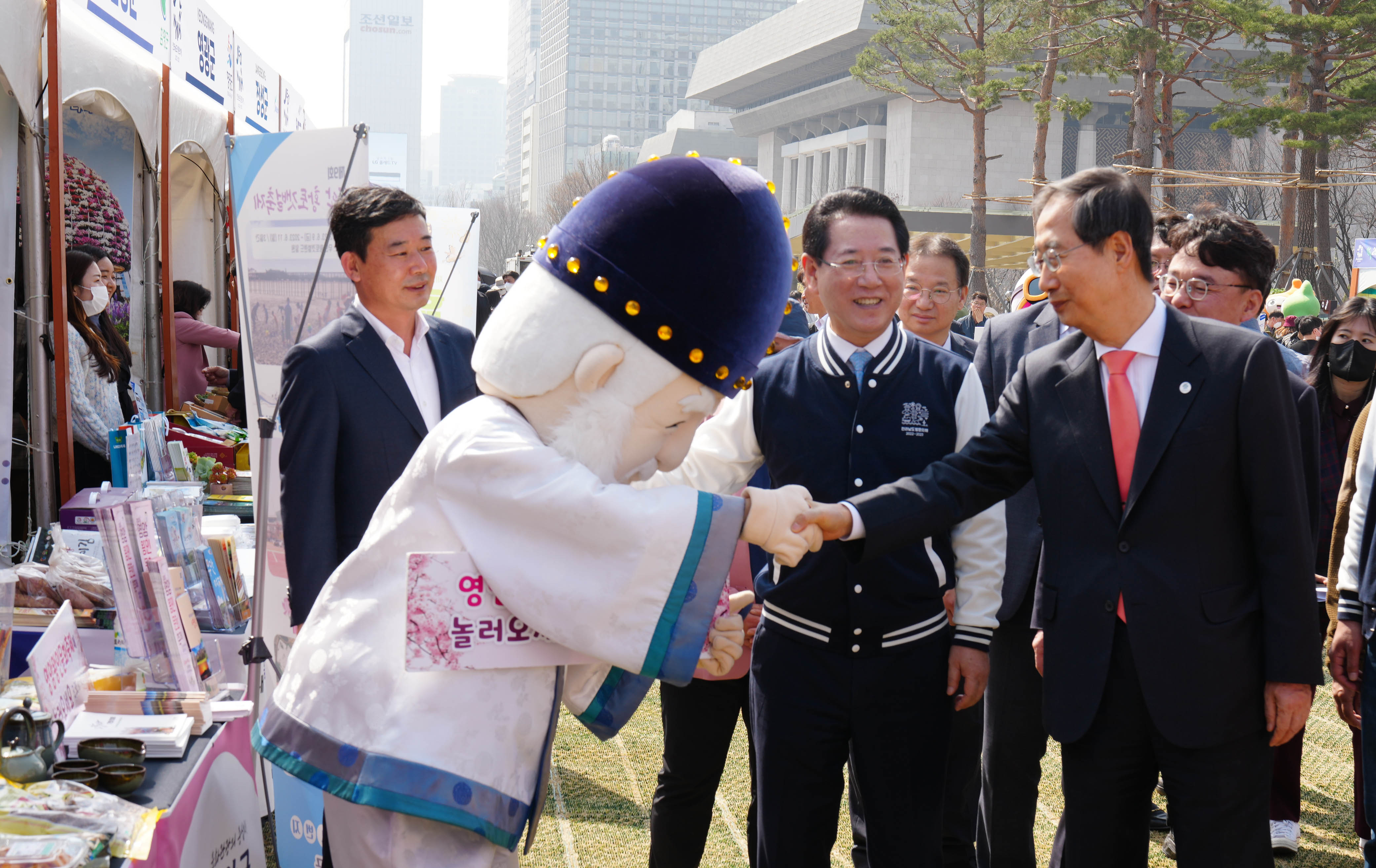 전남 관광 홍보관 부스 둘러보는 한덕수 총리6