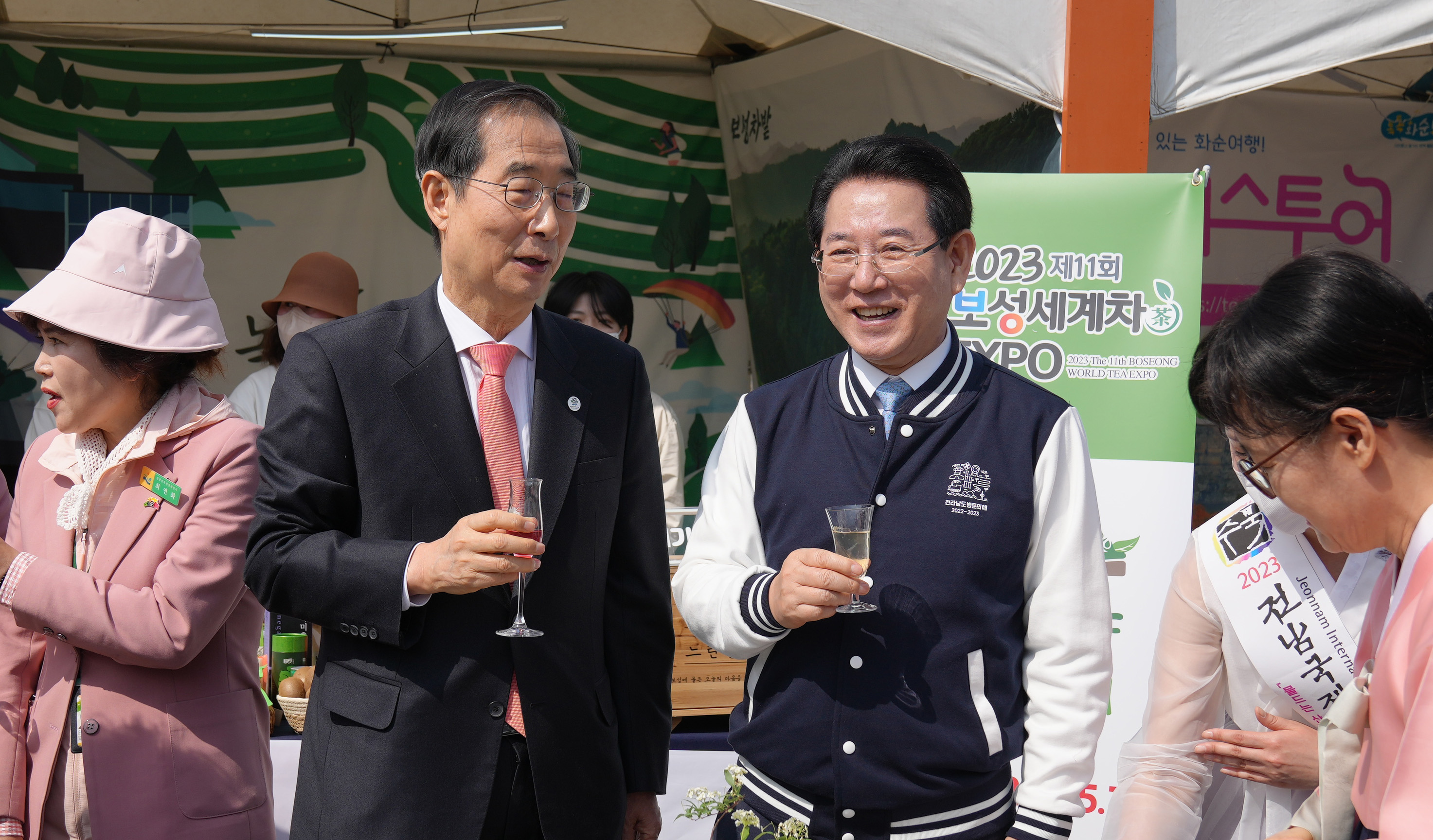전남 관광 홍보관 부스 둘러보는 한덕수 총리8