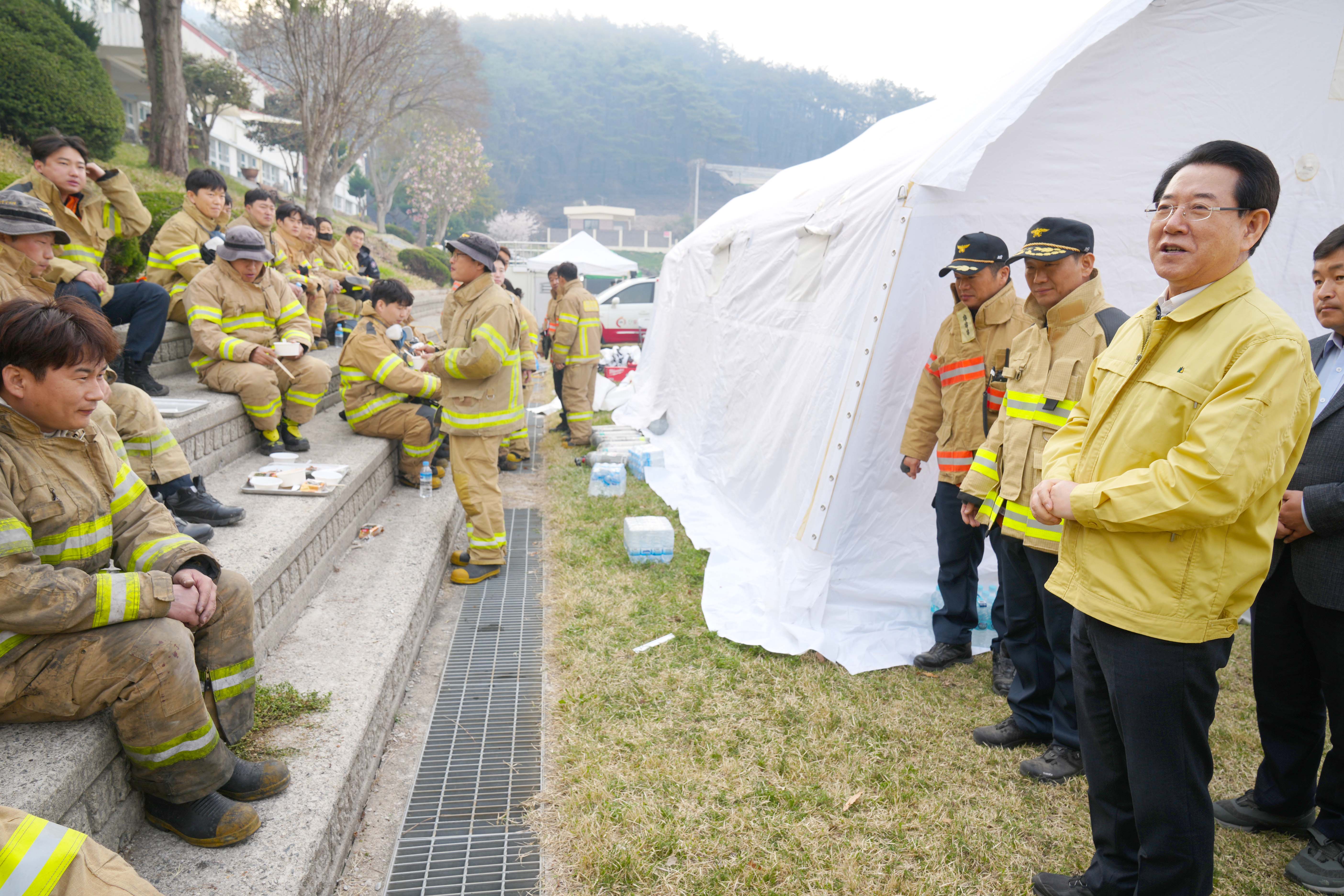 함평 산불현장 현황 청취 및 관계자 격려10