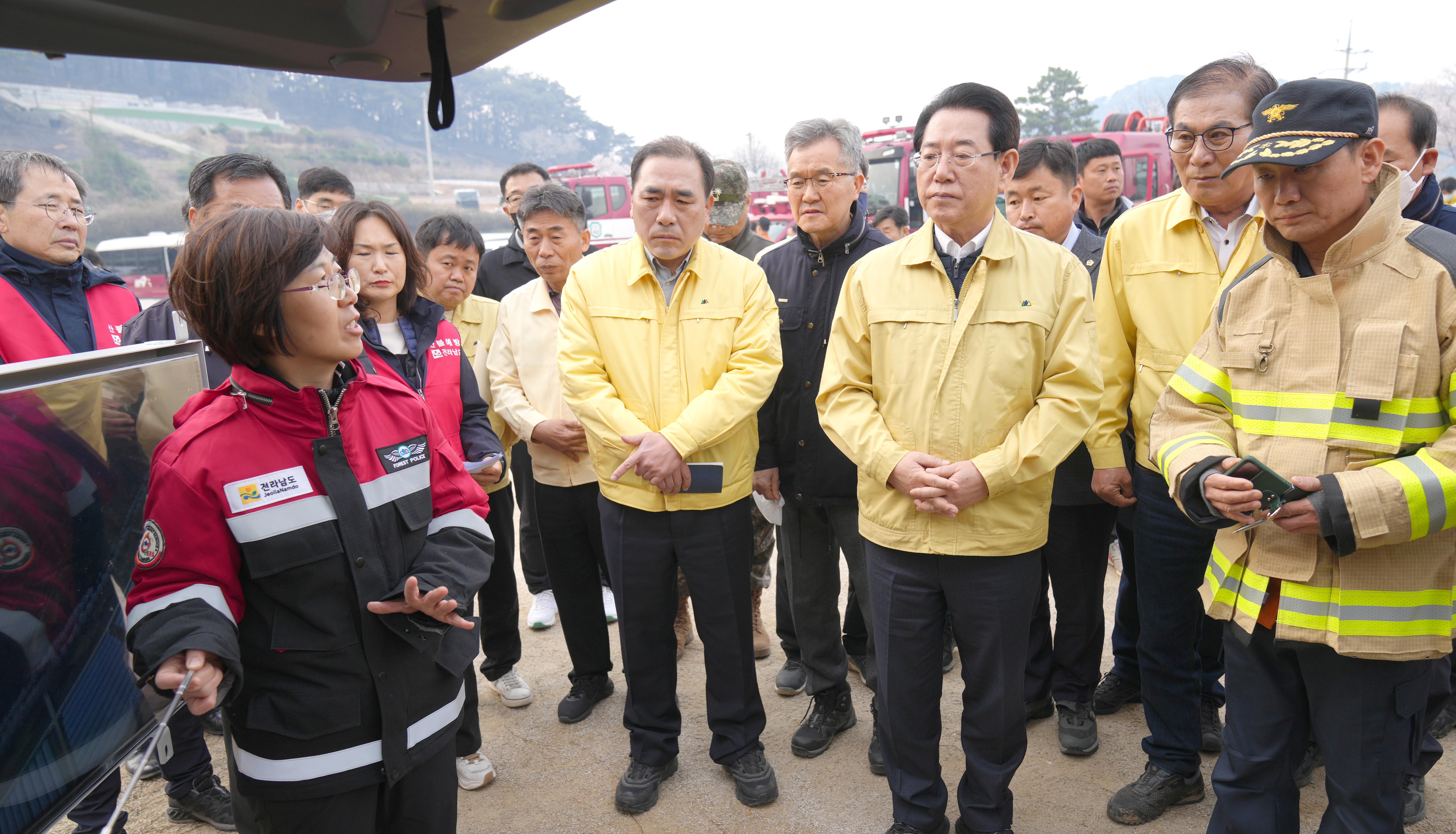 함평 산불현장 현황 청취 및 관계자 격려2