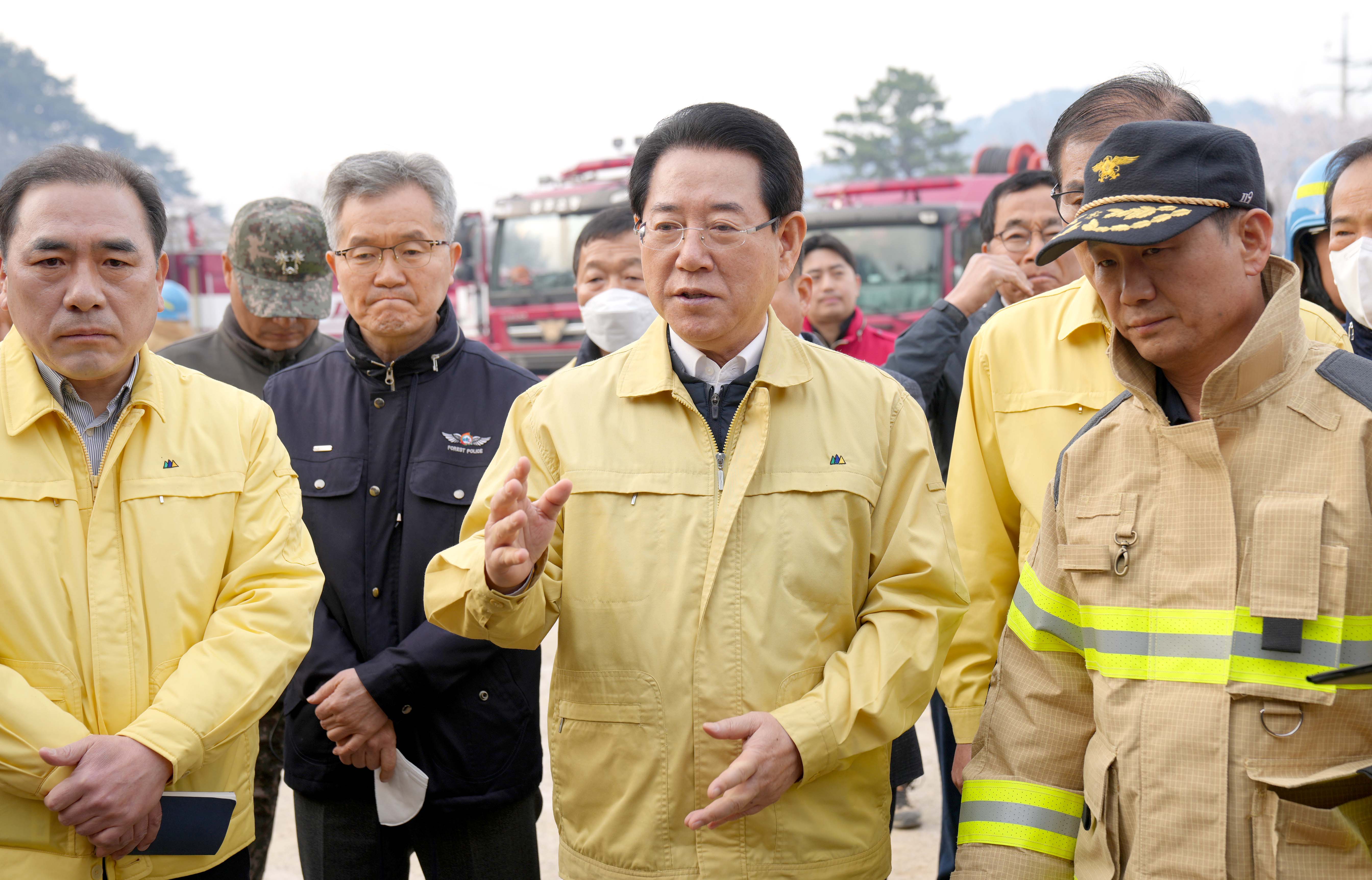 함평 산불현장 현황 청취 및 관계자 격려4