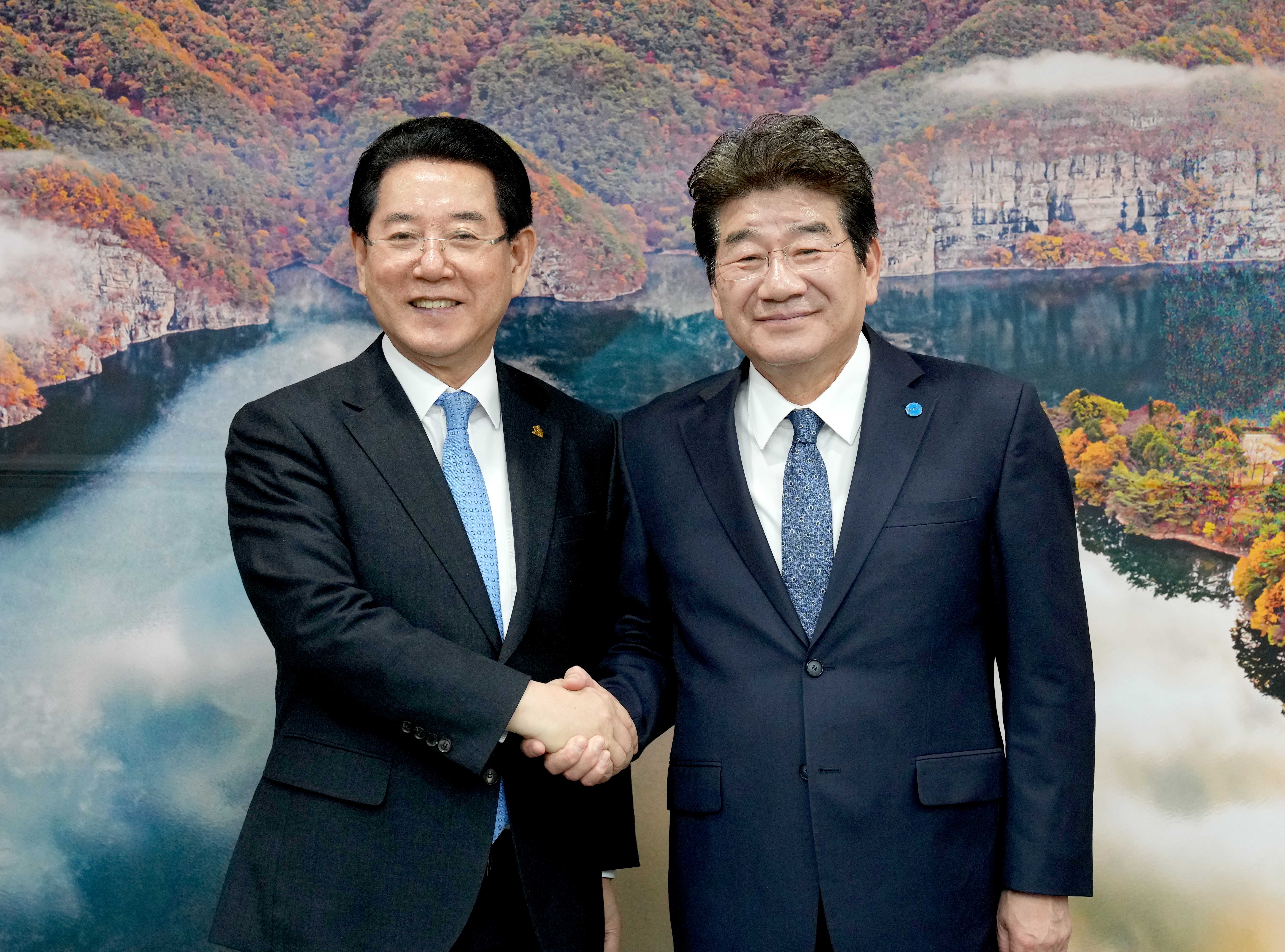 강석호 한국자유총연맹 총재 내방1