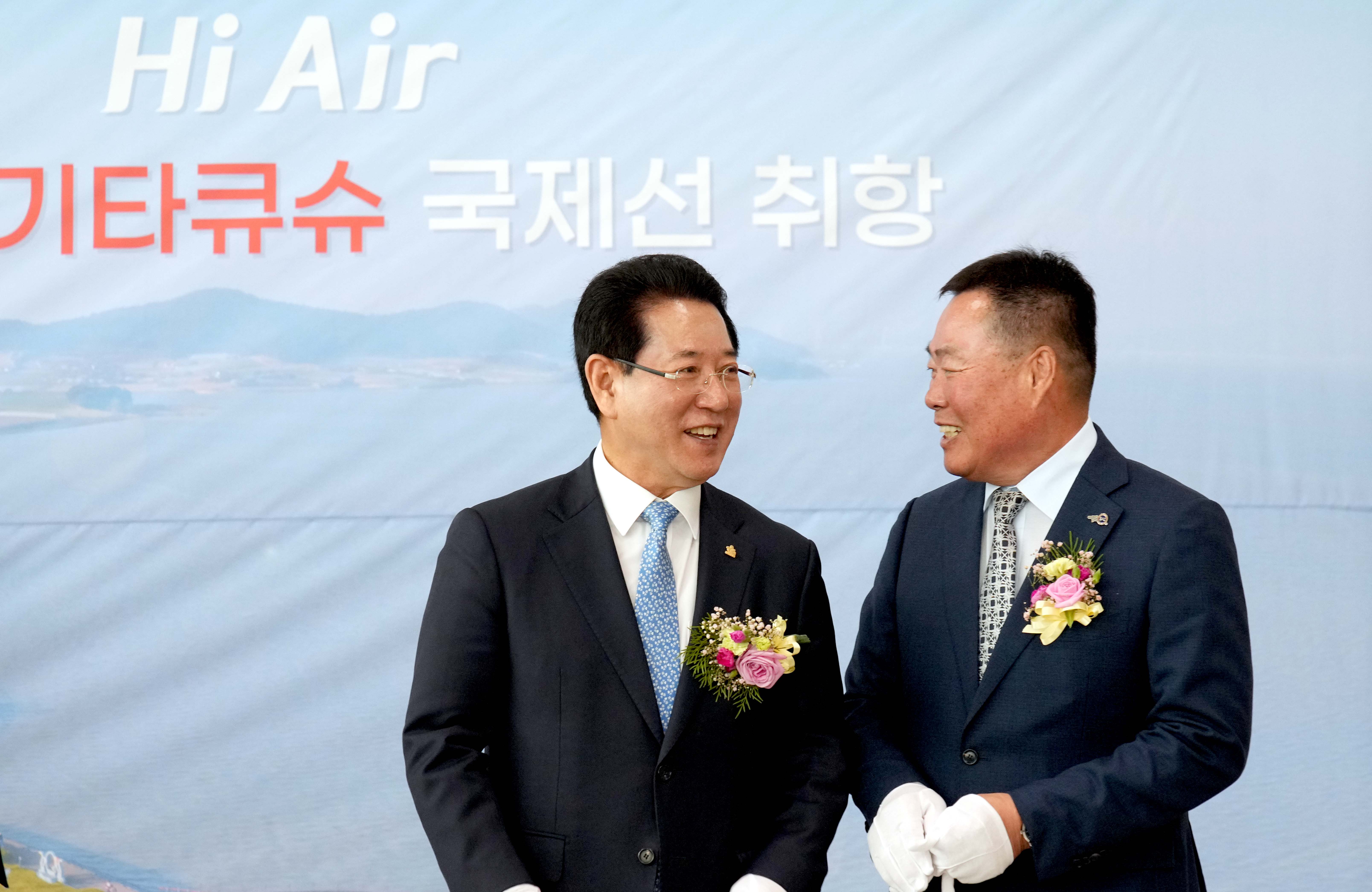 김산 무안군수와 손 맞잡은 김영록 도지사3