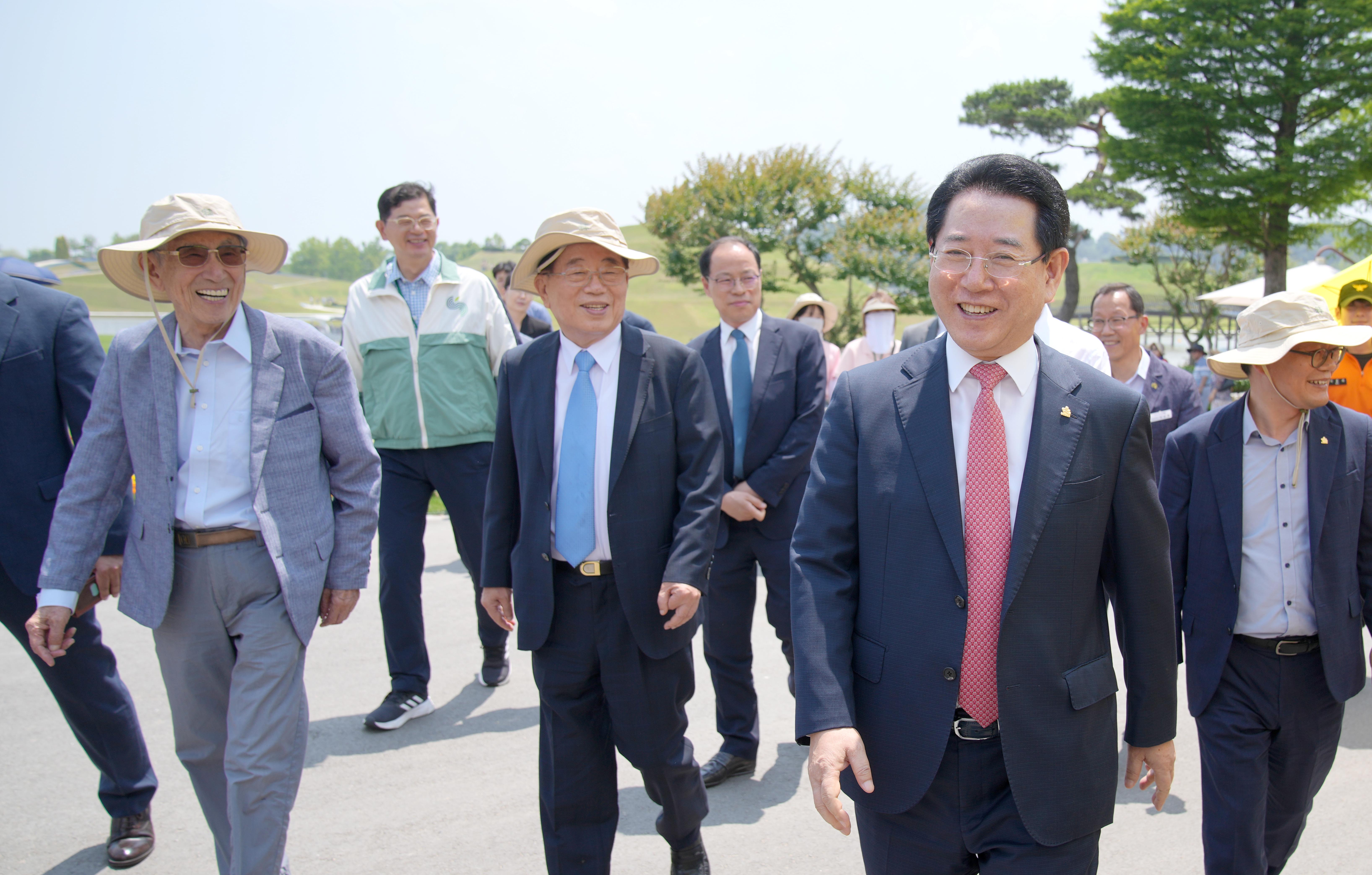 2023역대 도지사초청 글로벌 도정 보고회1