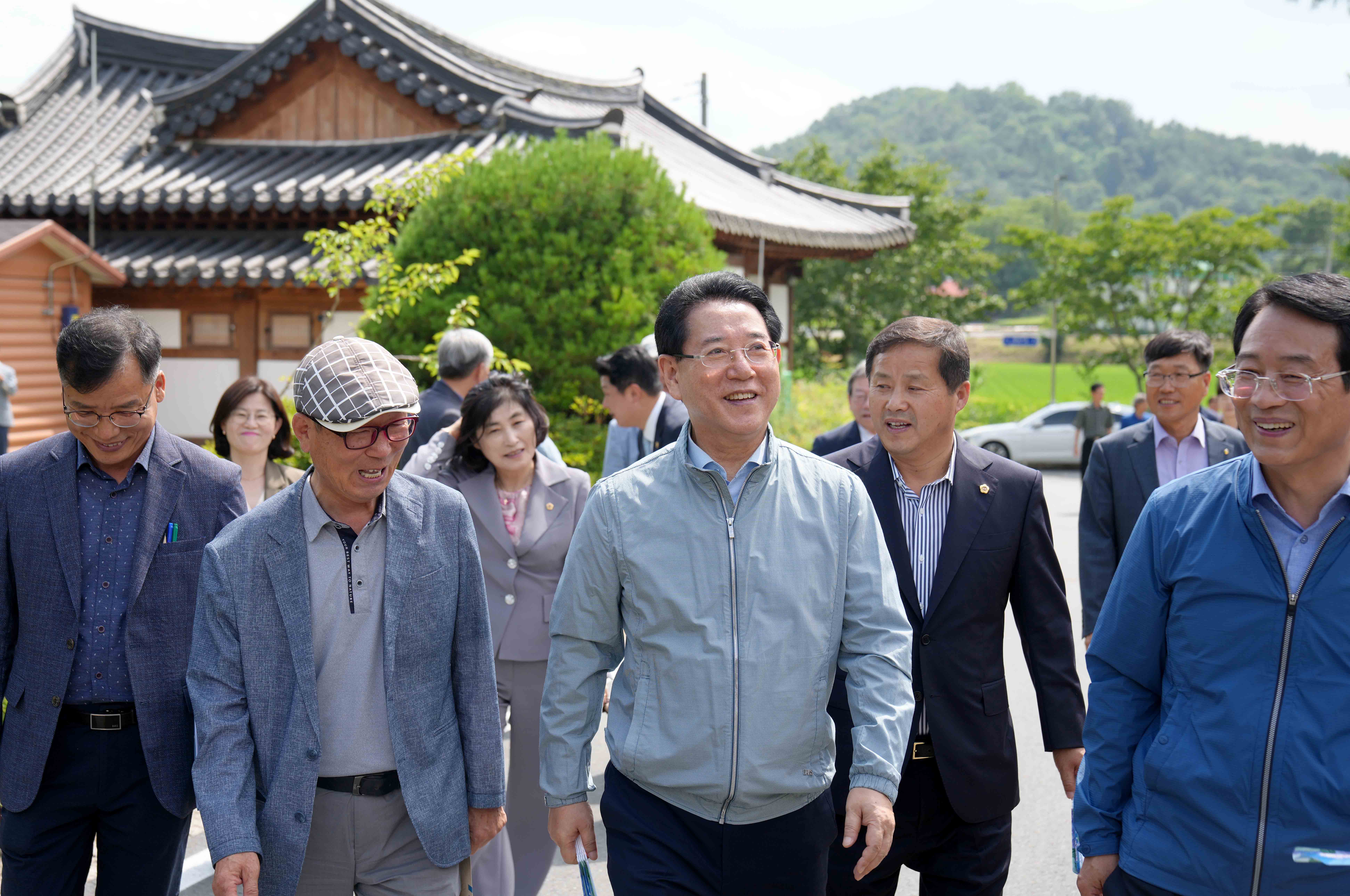 달빛한옥마을 둘러보는 김영록 도지사1