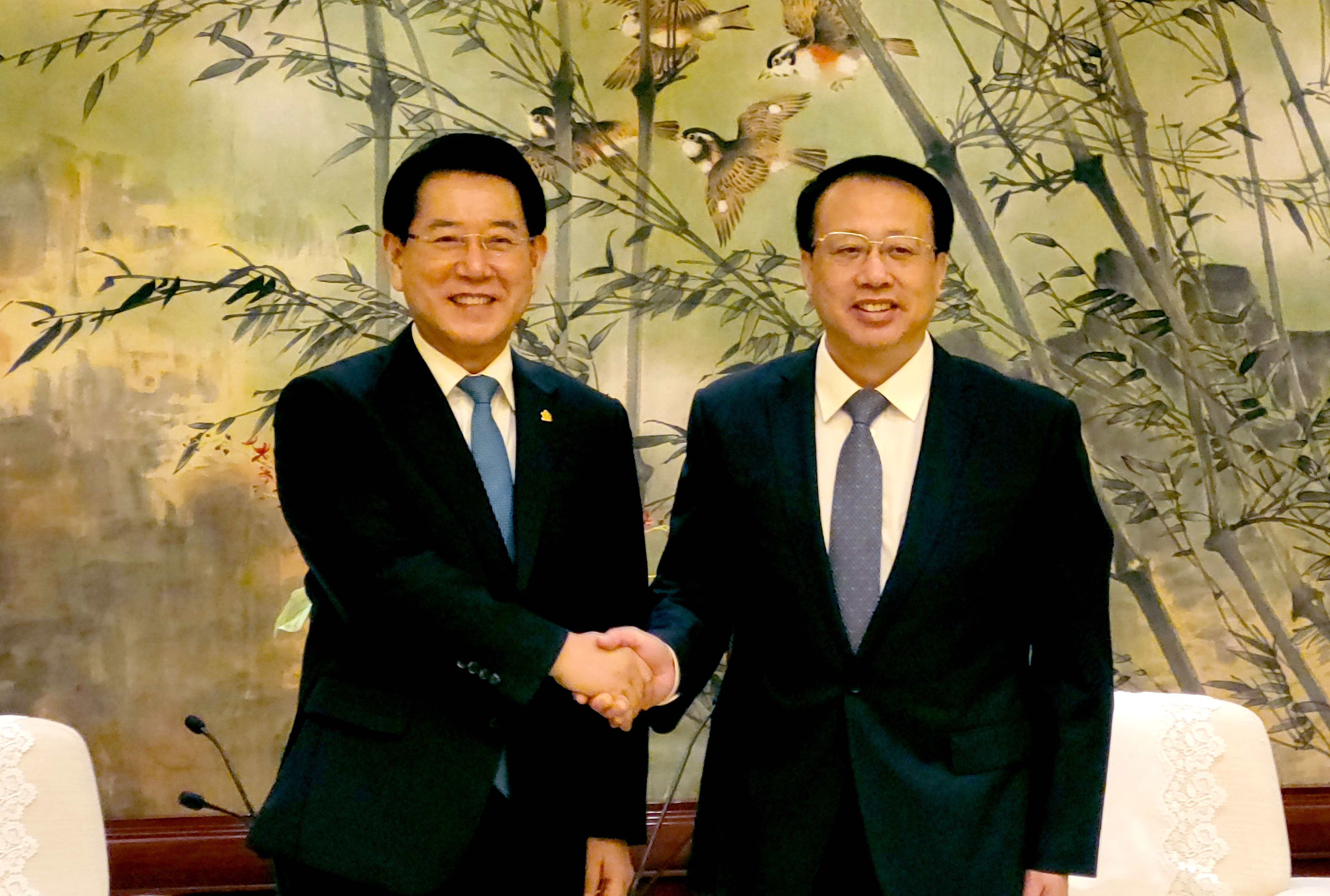 중국 상하이 궁정시장과 회담1