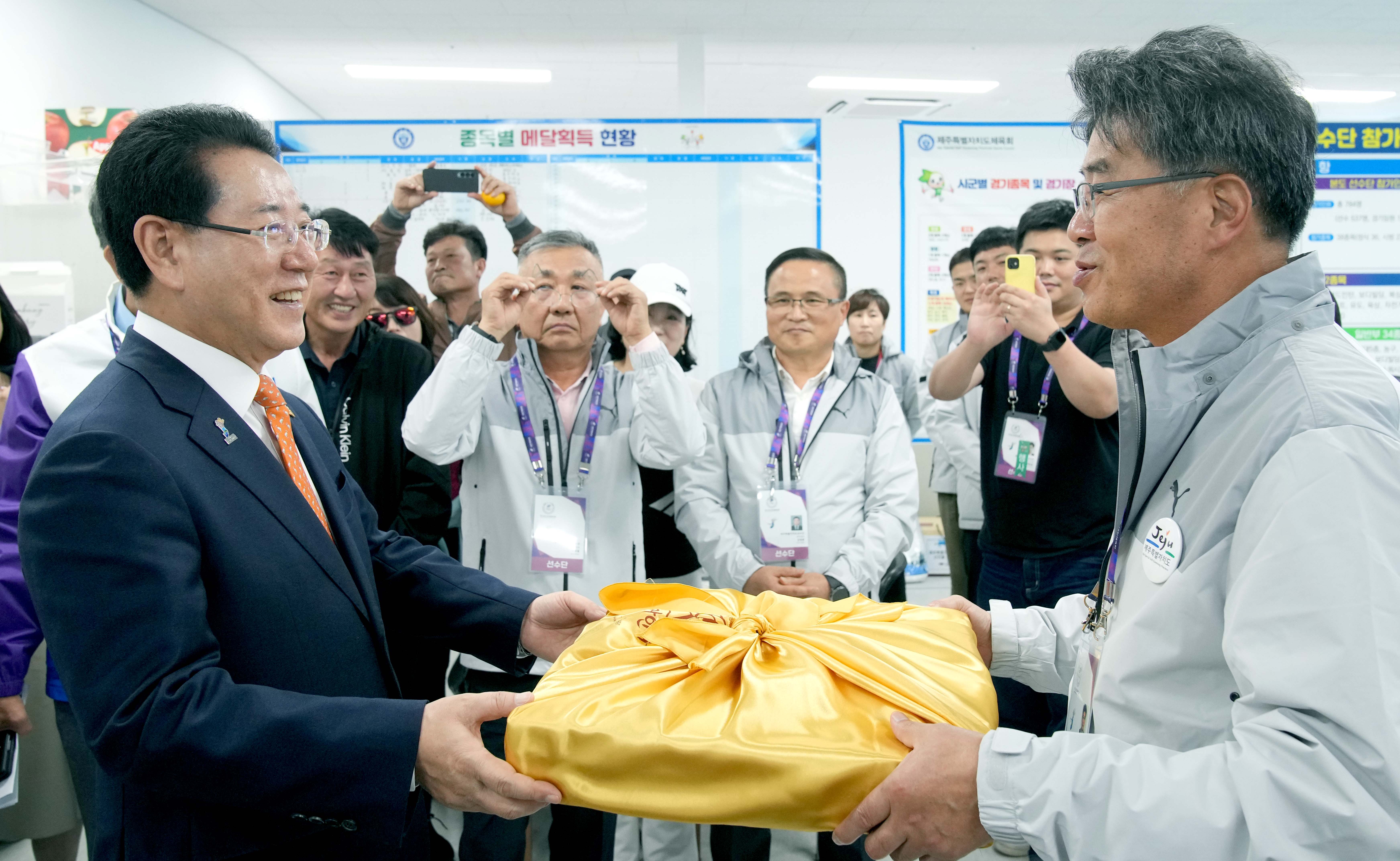 제104회 전국체전 각시·도상황실 관계자 격려3