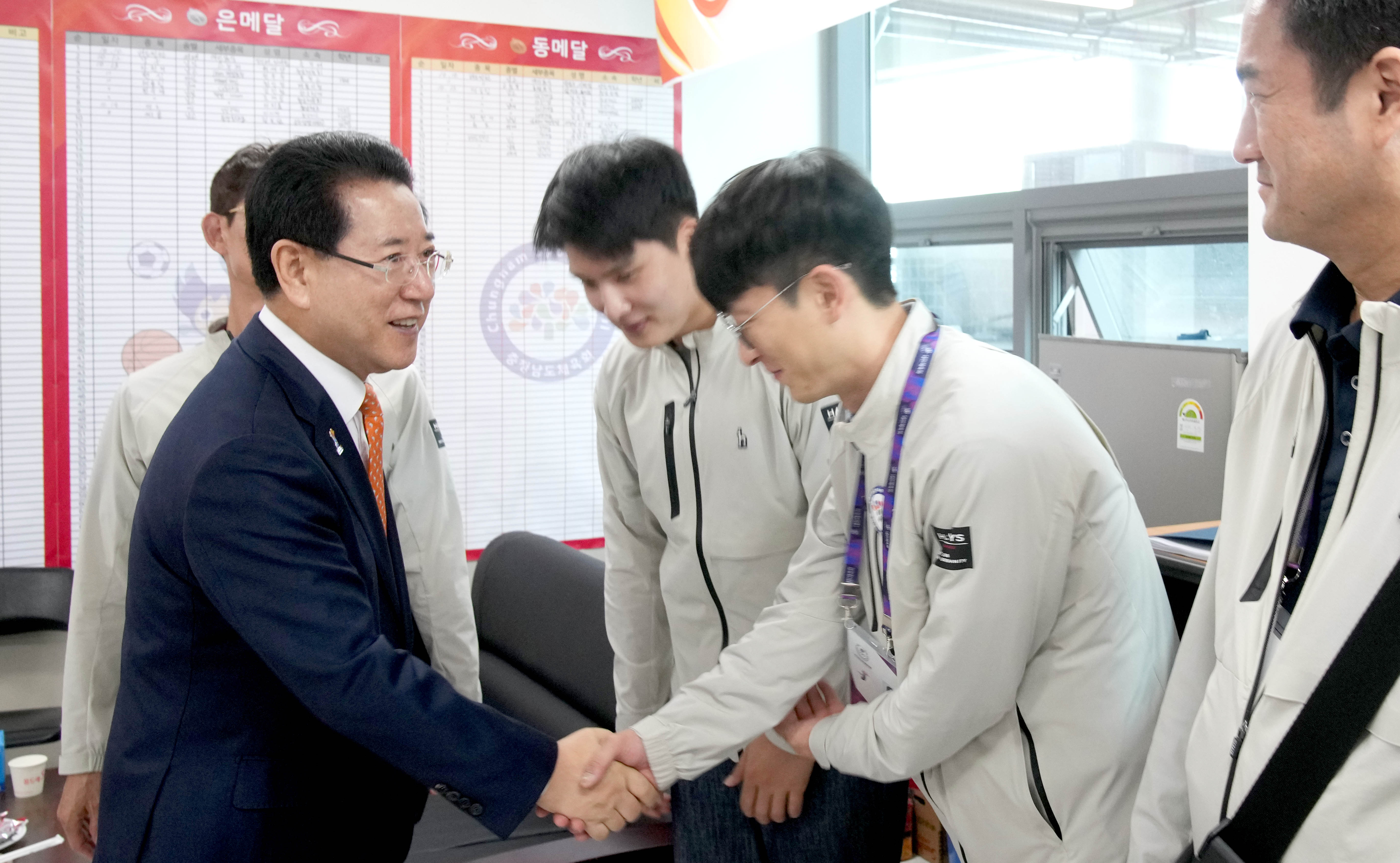제104회 전국체전 각시·도상황실 관계자 격려6