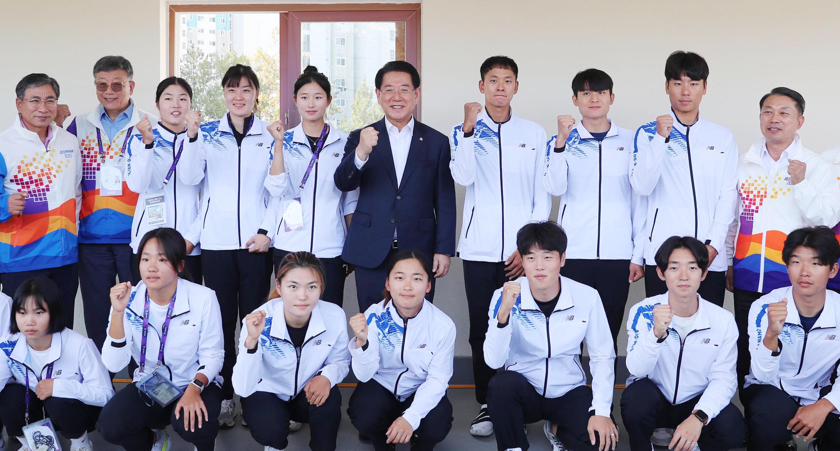 제104회 전국체전 전남 싸이클선수 격려2