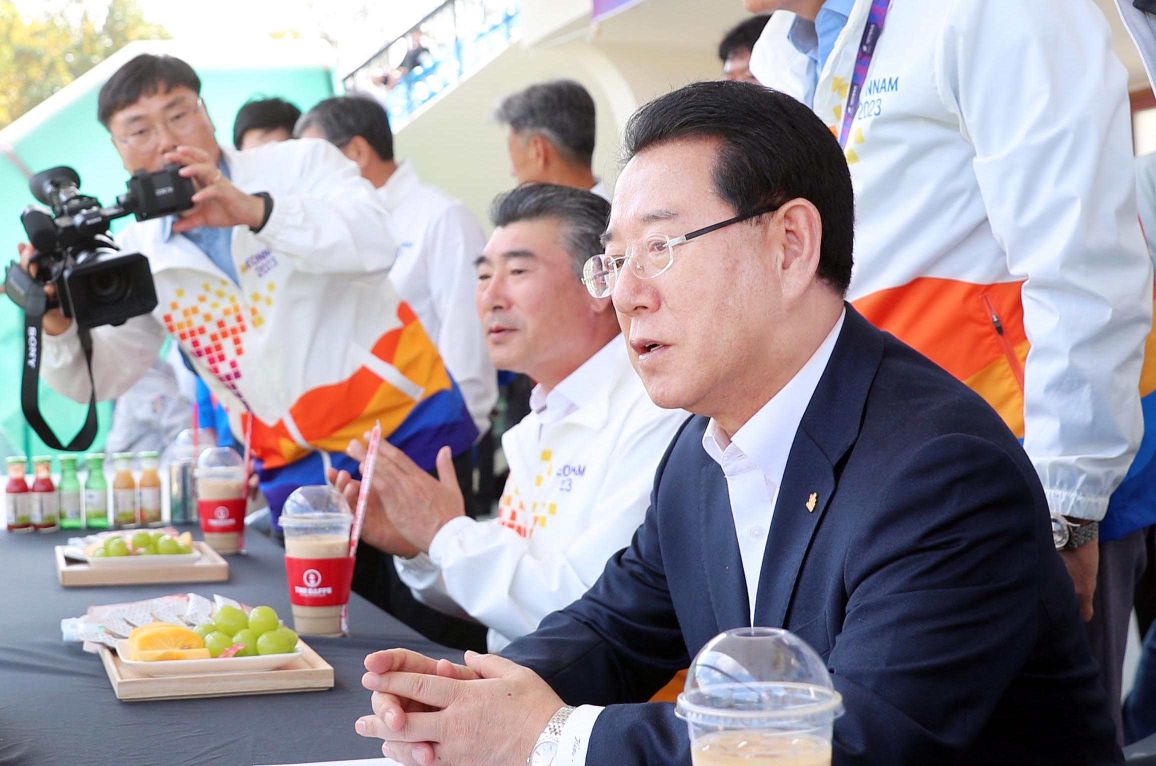 제104회 전국체전 전남 싸이클선수 격려3
