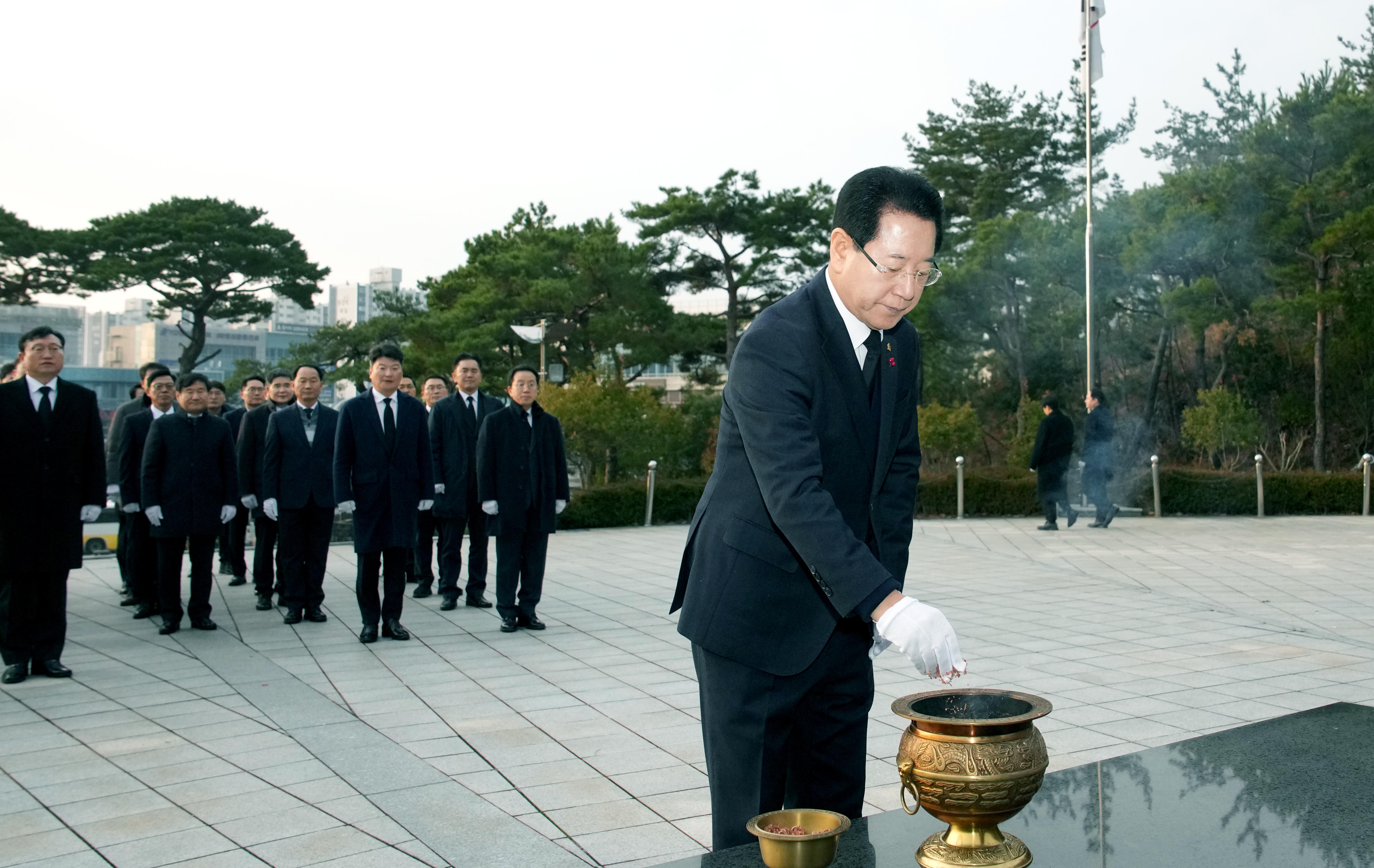 갑진년 새해 목포 현충탑 참배2