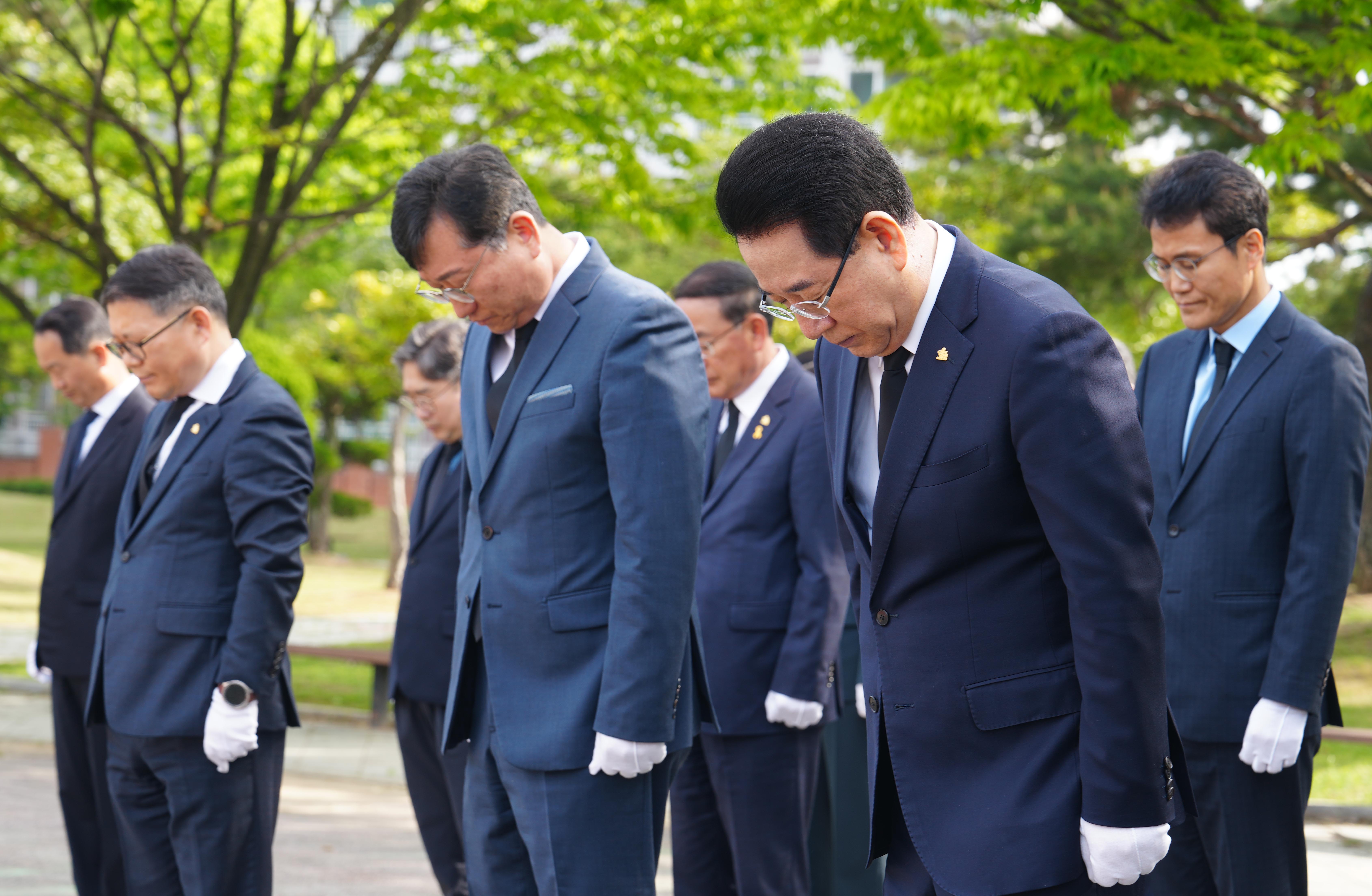 4·19혁명 제64주년 기념, 참배2