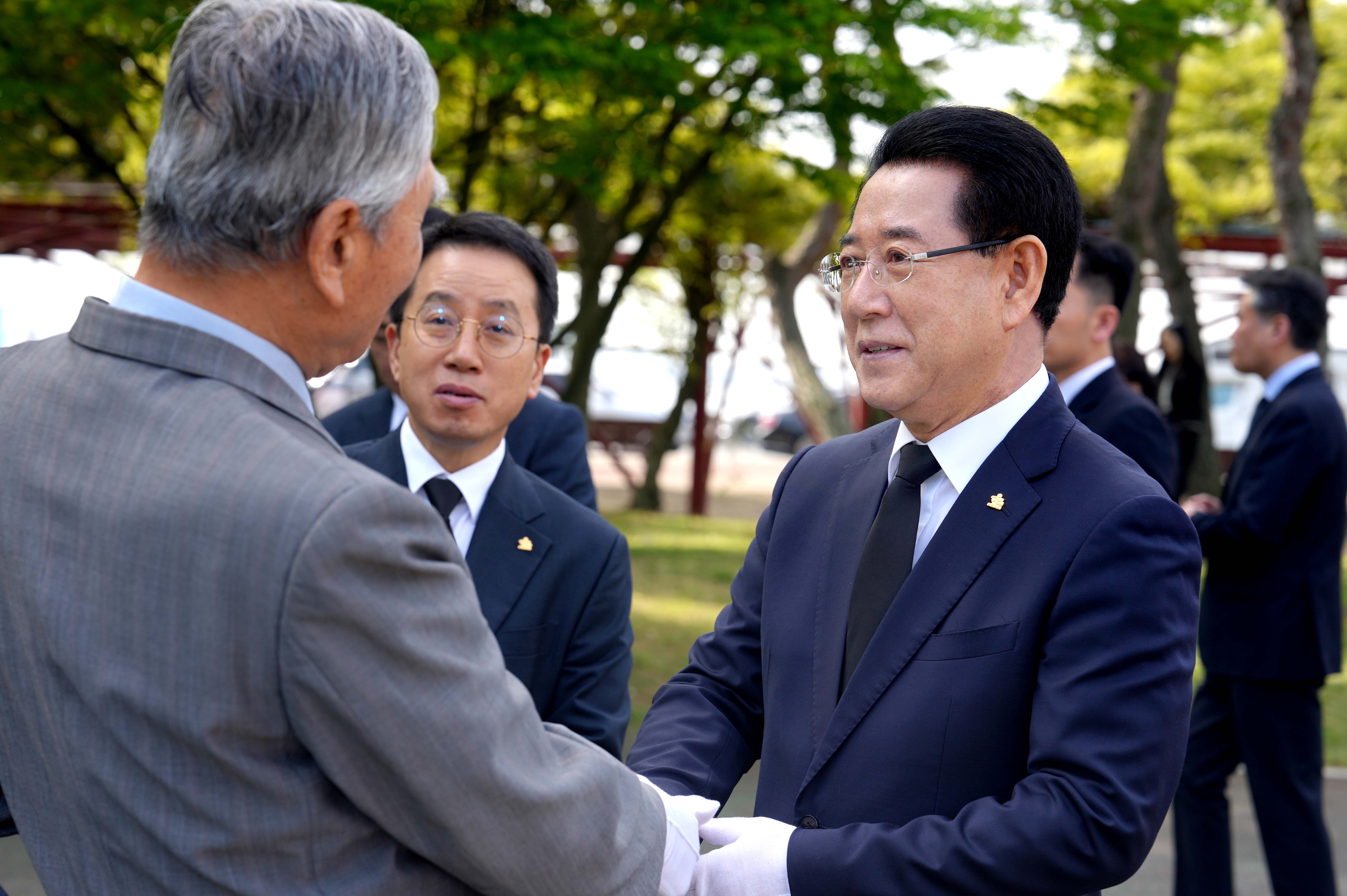 4·19혁명 제64주년 기념, 참배3