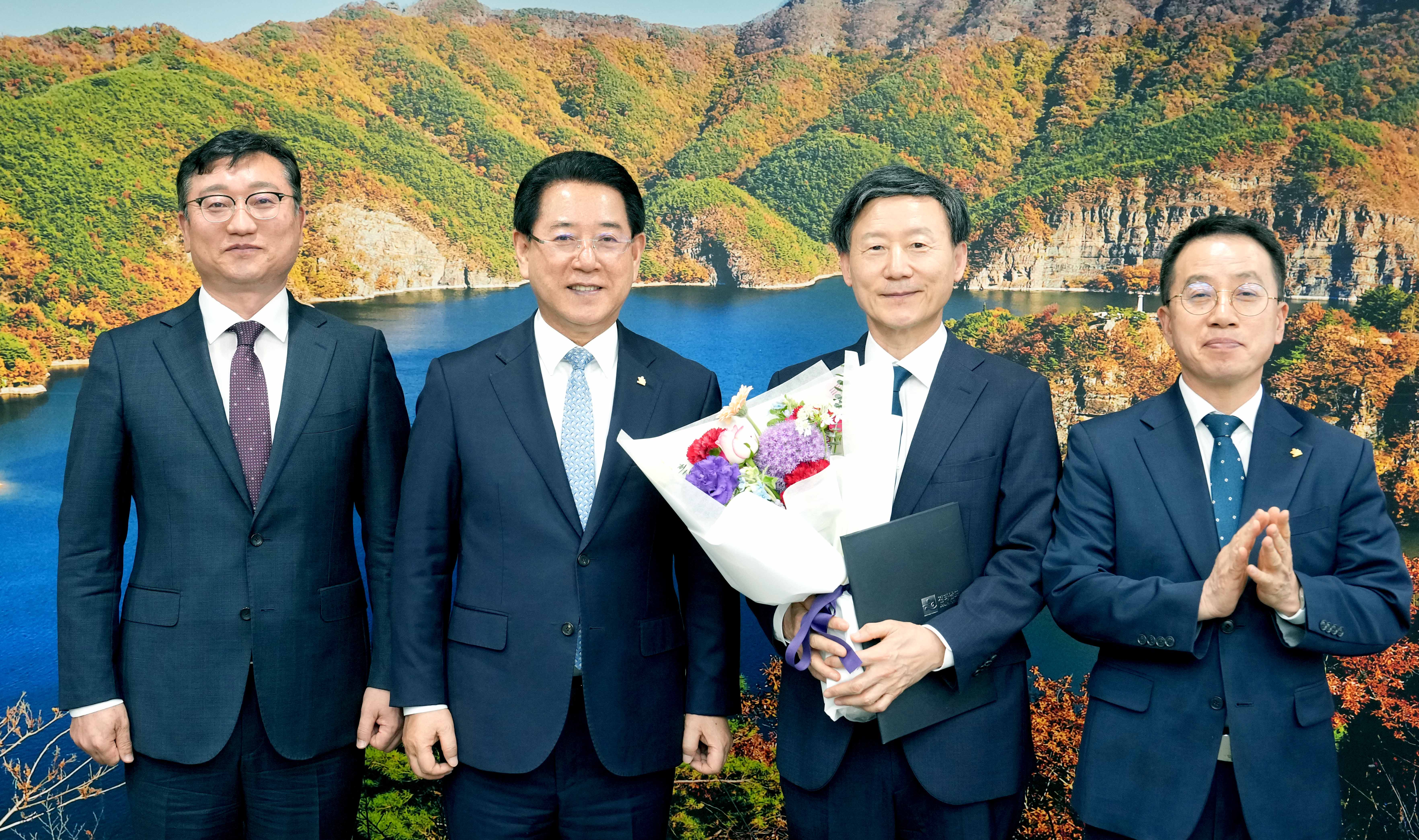 범희승 제2대 전남인재평생교육진흥원장 임명장 수여2