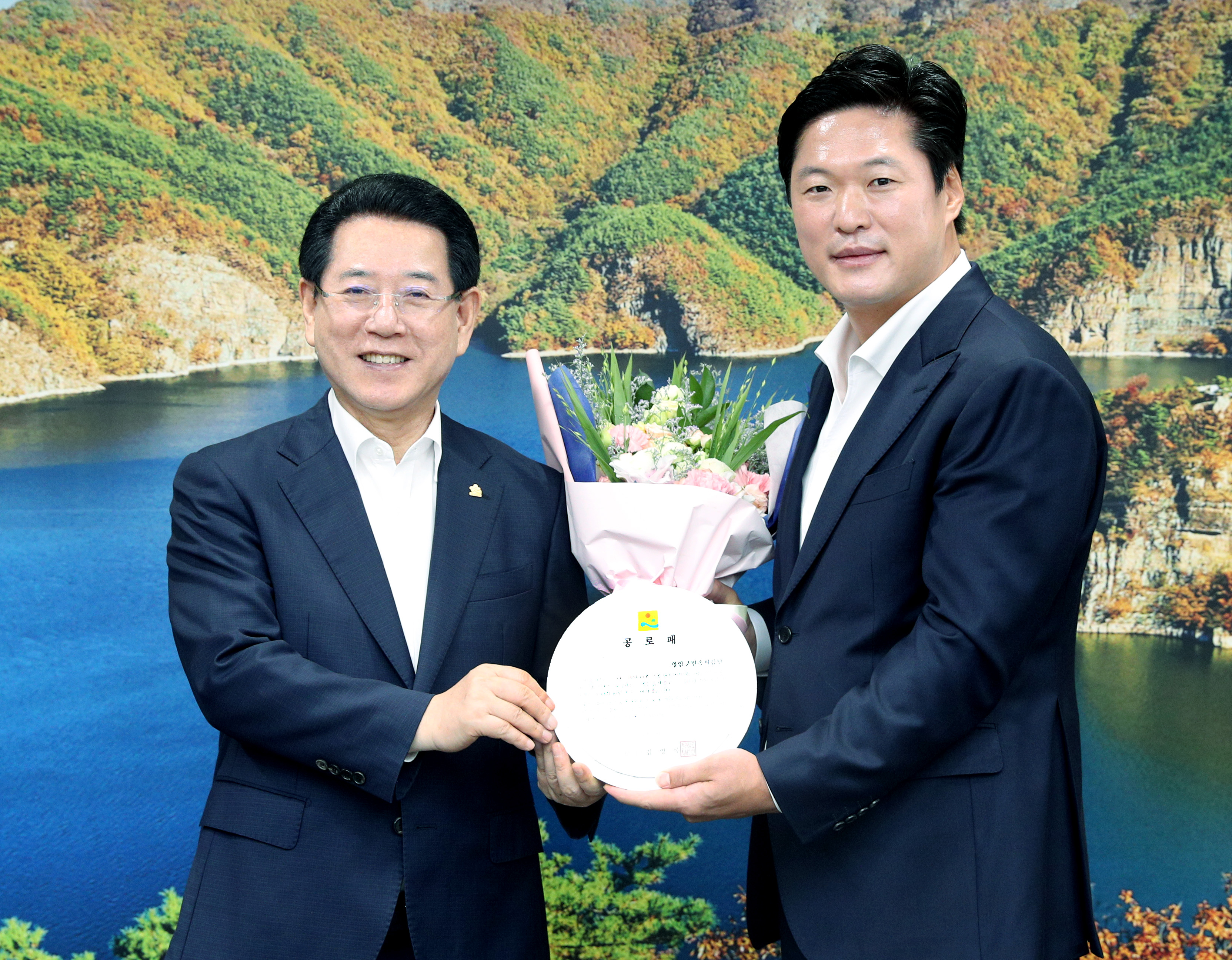 영암군민속씨름단 공로패 수여1