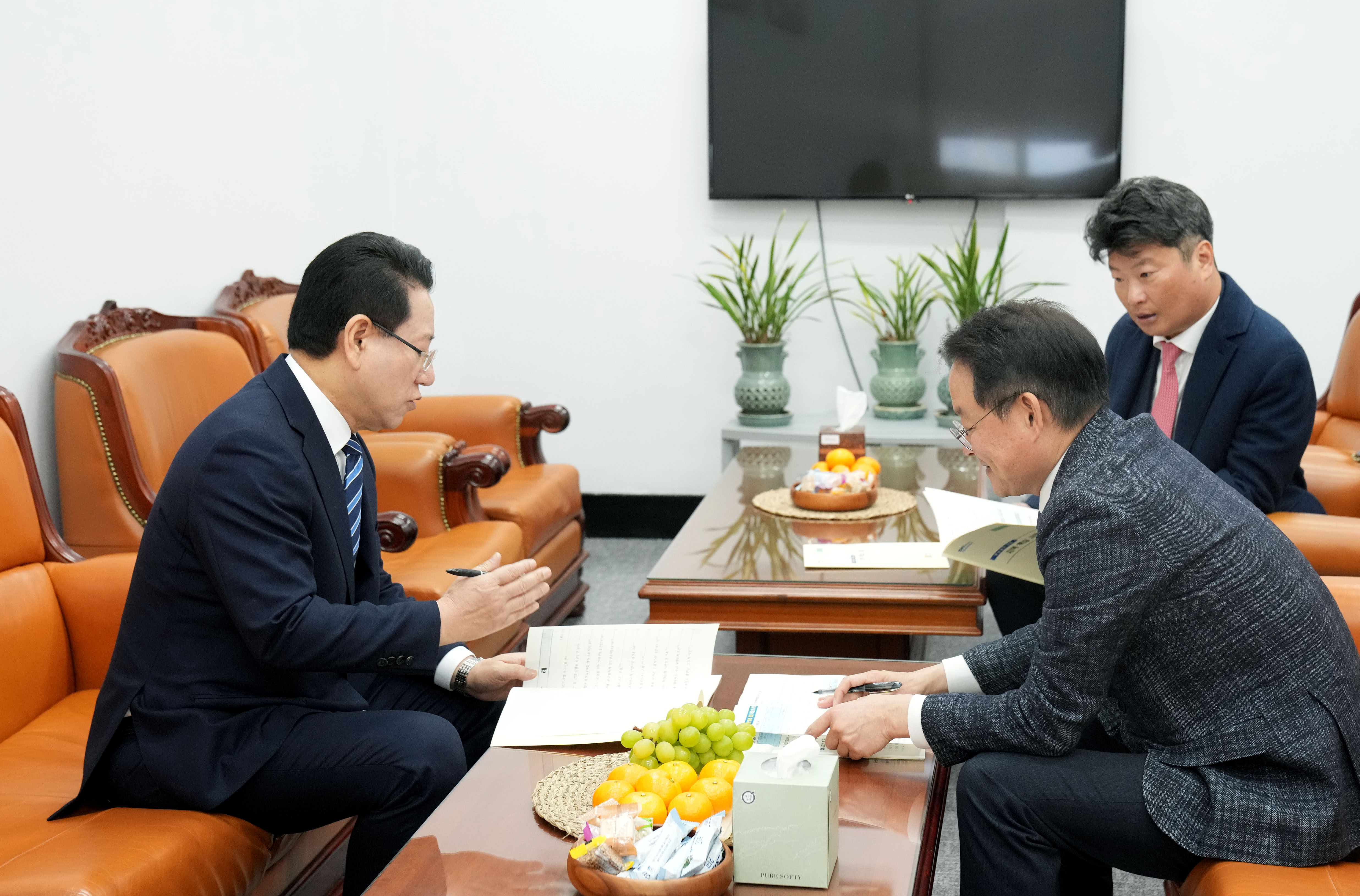 허영 민주당 예결위 간사 면담1