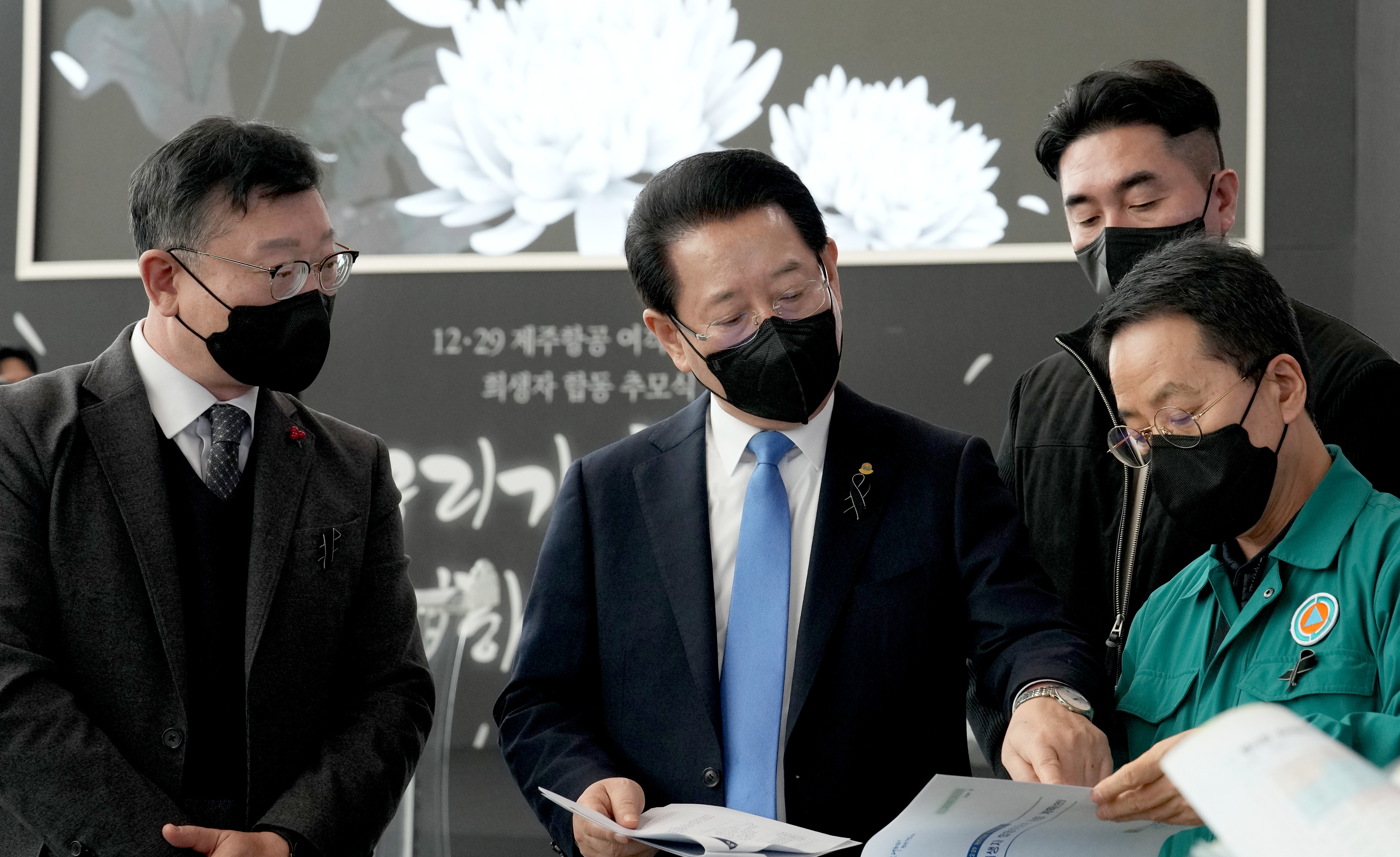 ‘제주항공 여객기 참사 희생자 추모식’장 점검하는 김영록 도지사2