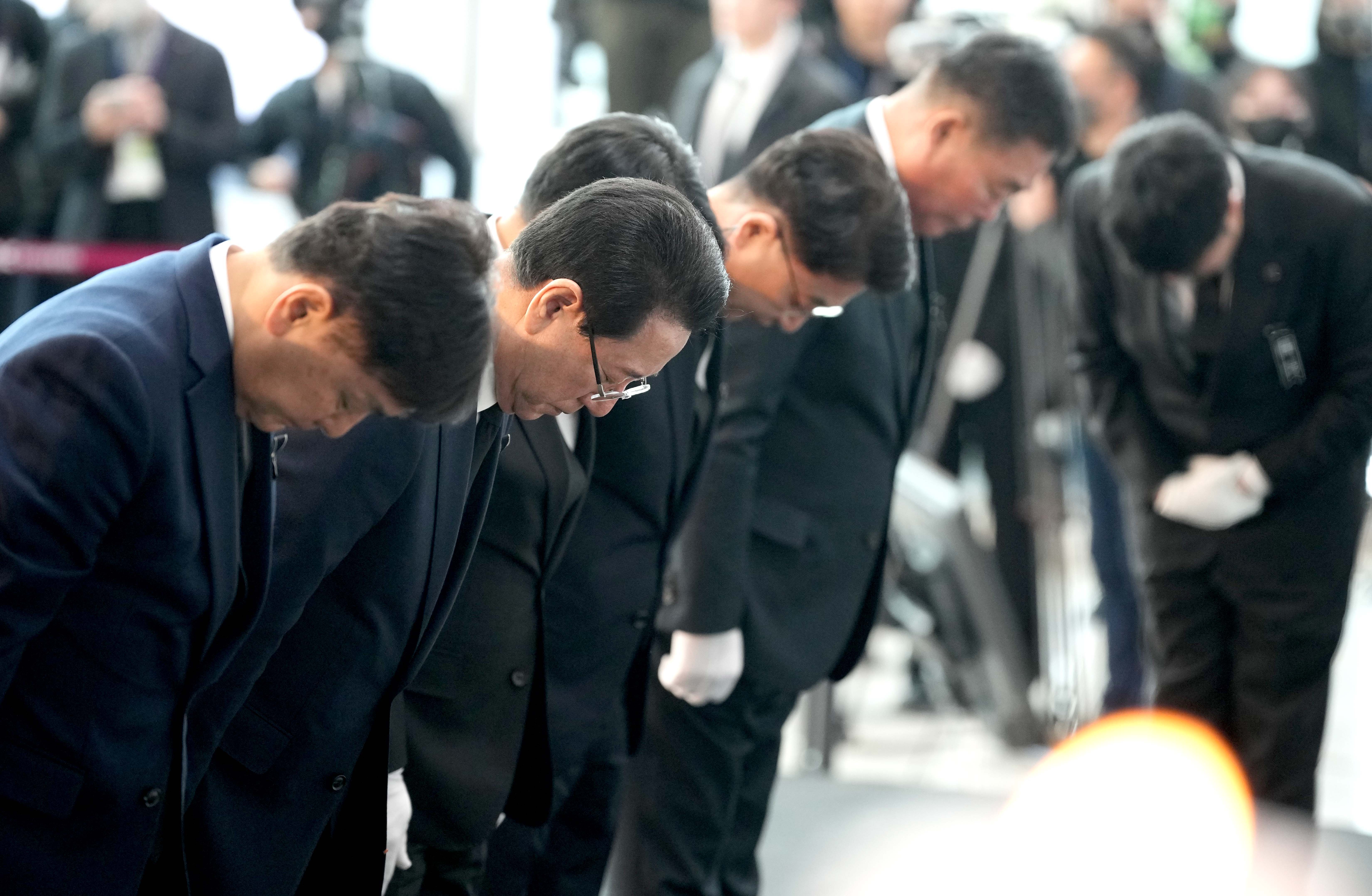 ‘제주항공 여객기 참사 희생자 합동 추모식’ 헌화·분향하는 김영록 전라남도지사4