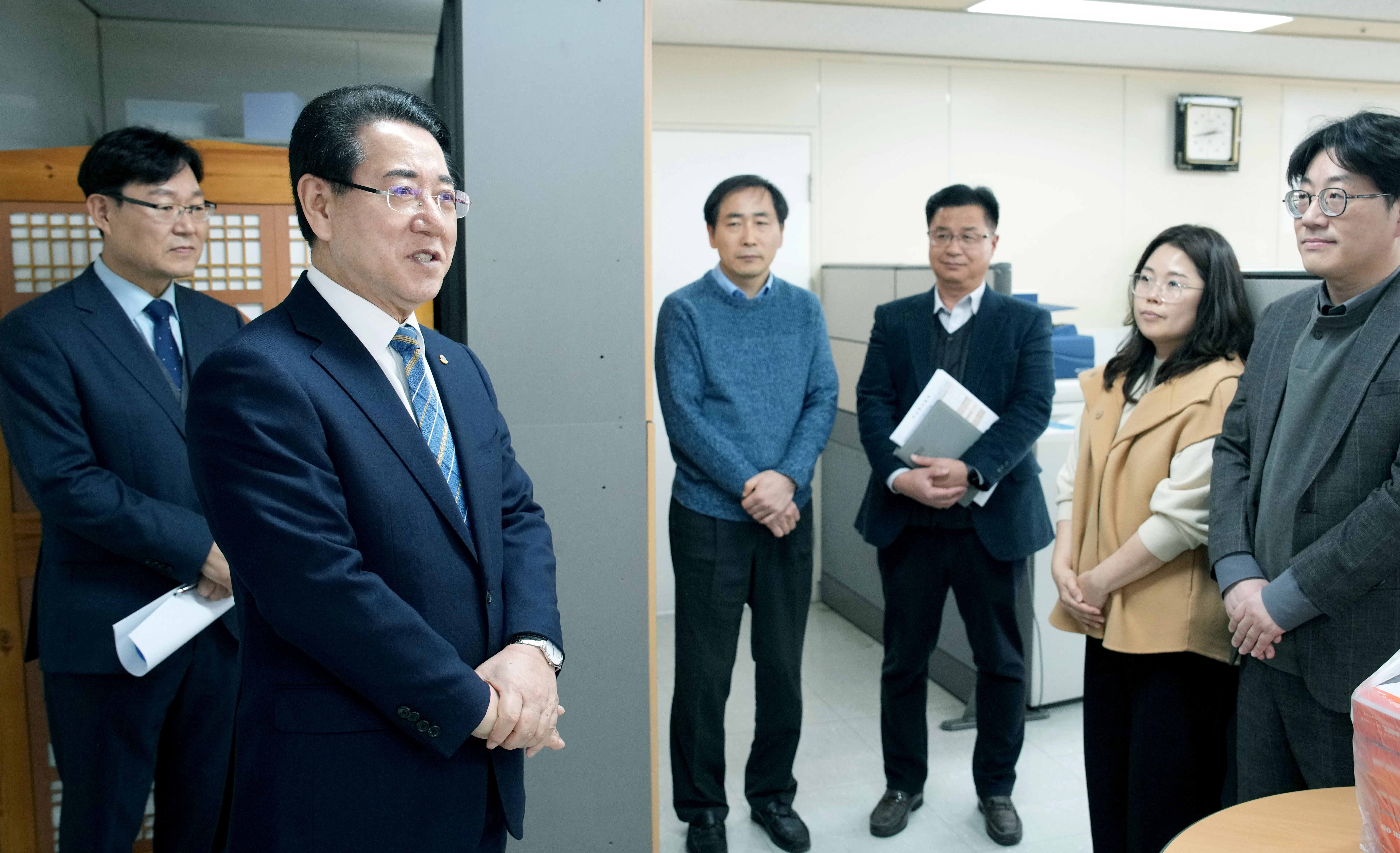 본청 직원들 노고 격려하는 김영록 전남도지사2