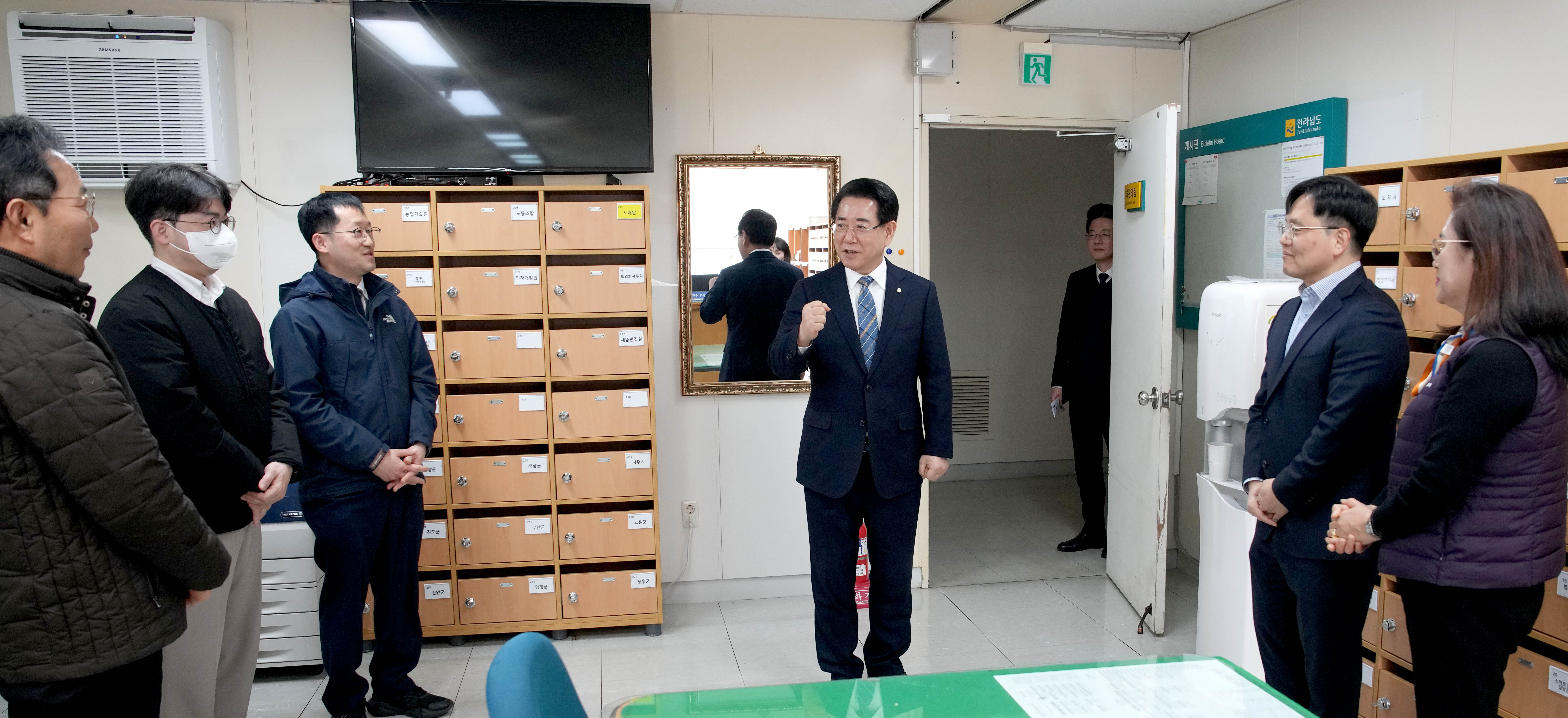 본청 직원들 노고 격려하는 김영록 전남도지사4