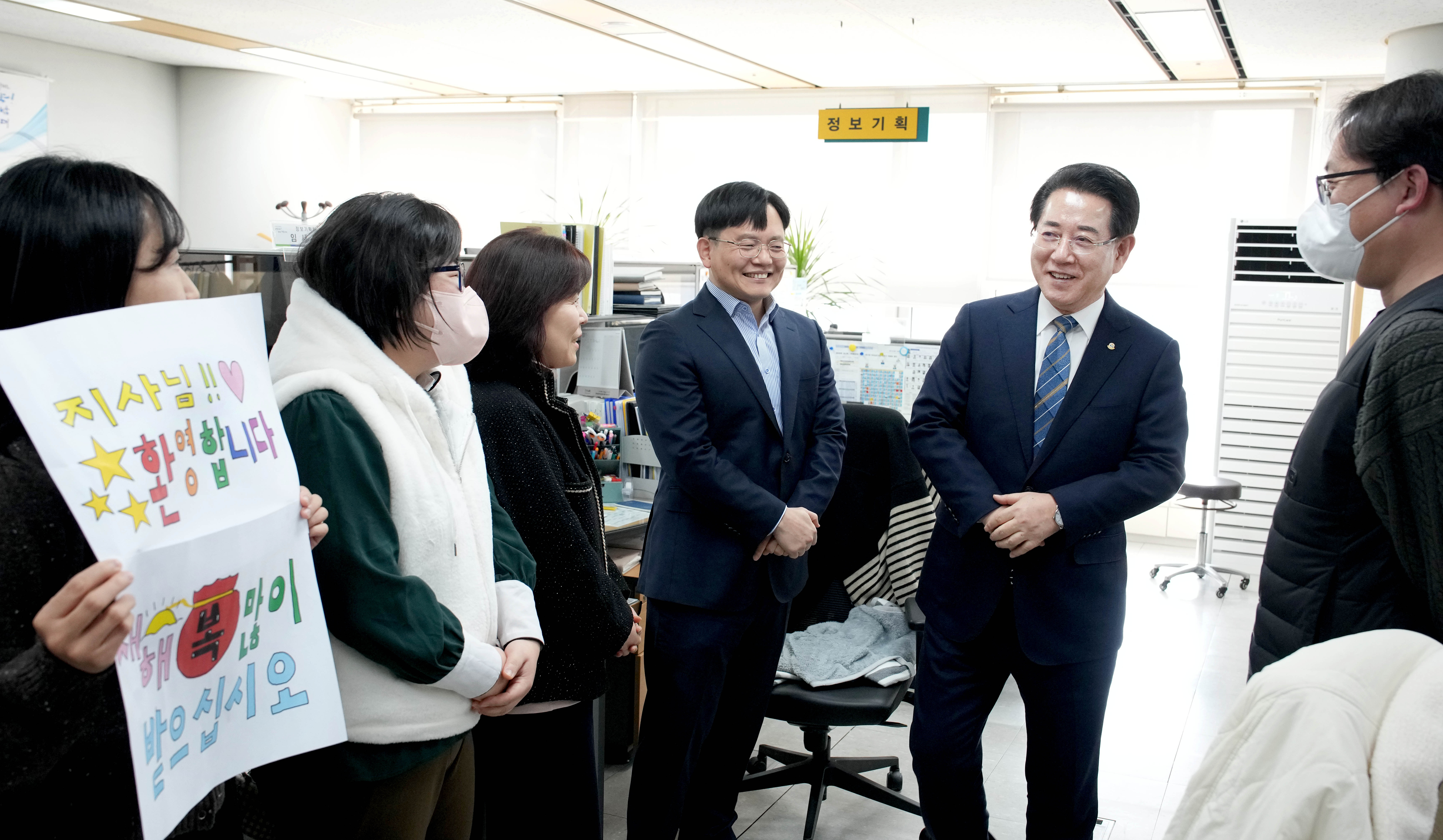 본청 직원들 노고 격려하는 김영록 전남도지사5