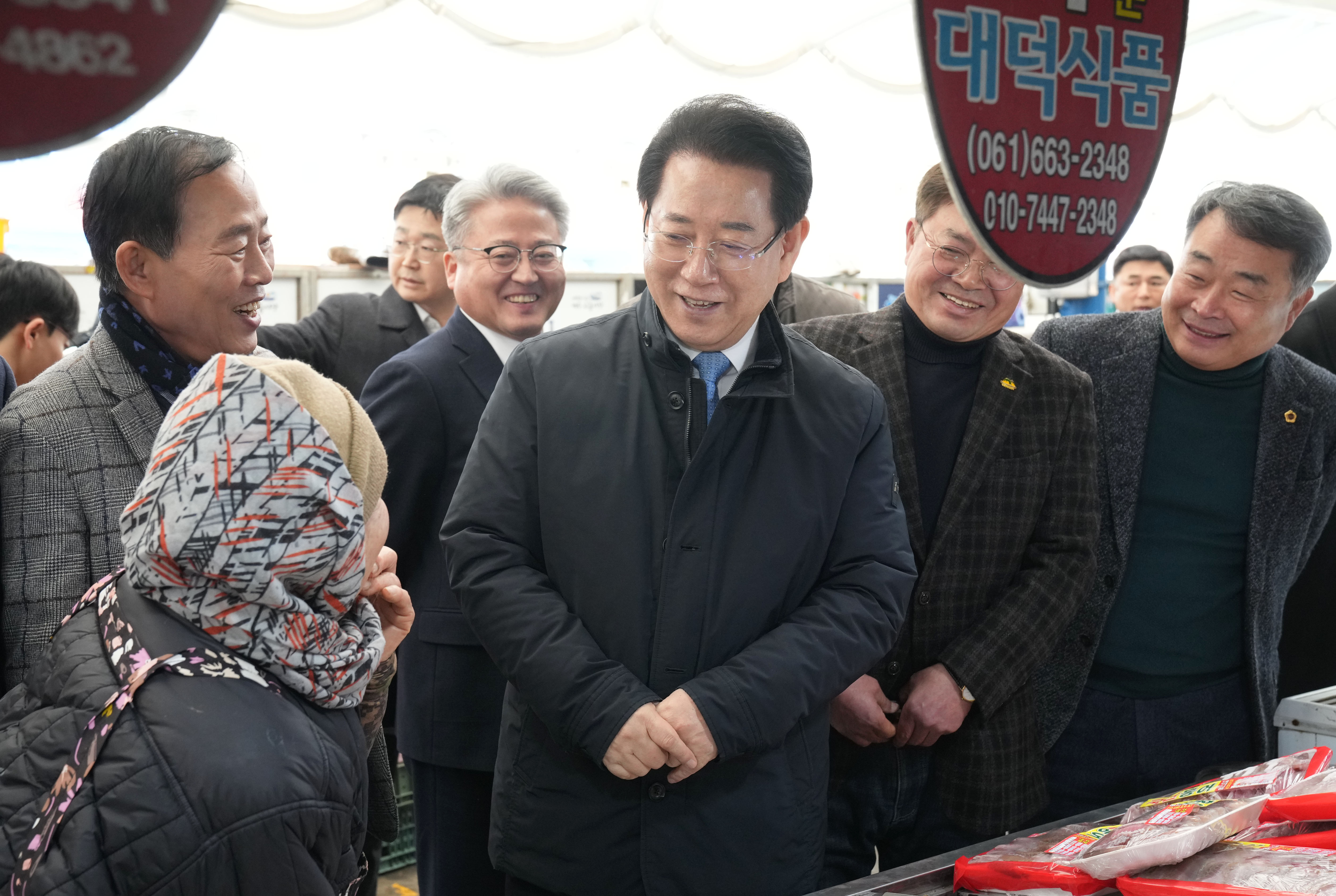설 명절 맞이 여수 수산시장 방문, 물가 점검 및 상인들 격려5
